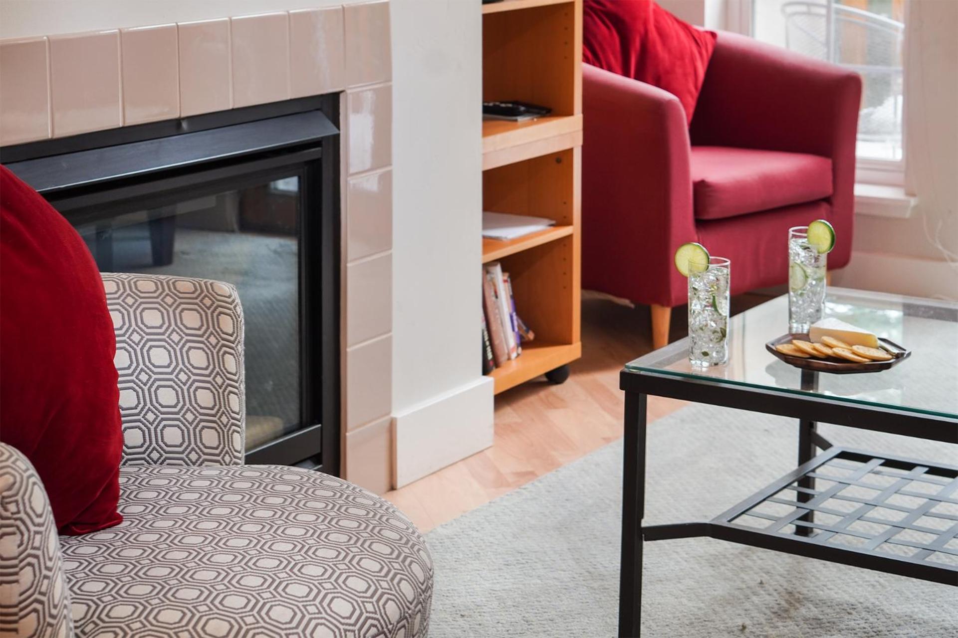 SnowStar Hideaway - Hot Tub, Gym, Walk to Ski Lift