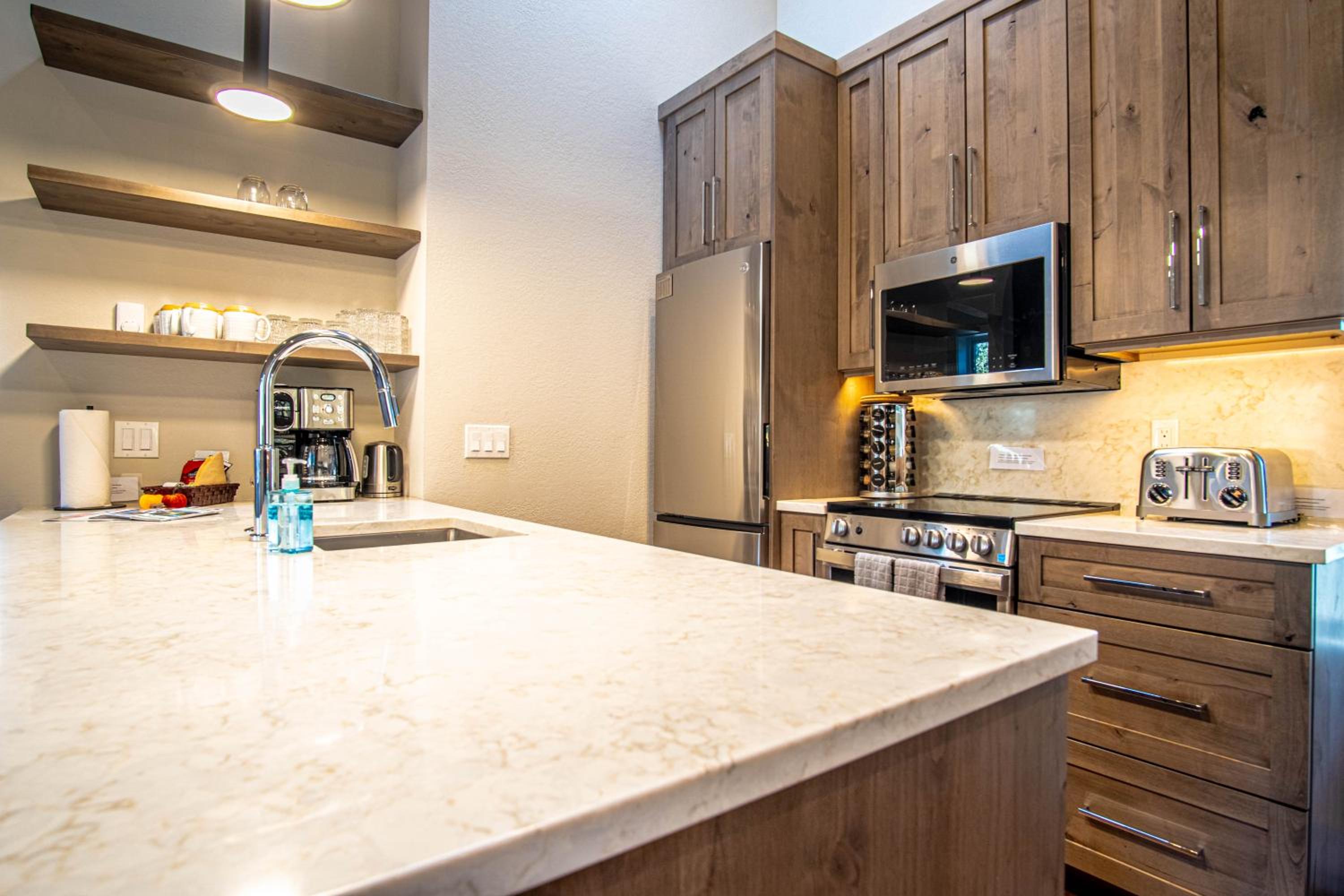Stonehenge Condo - Nr Ski Lifts & Downtown!