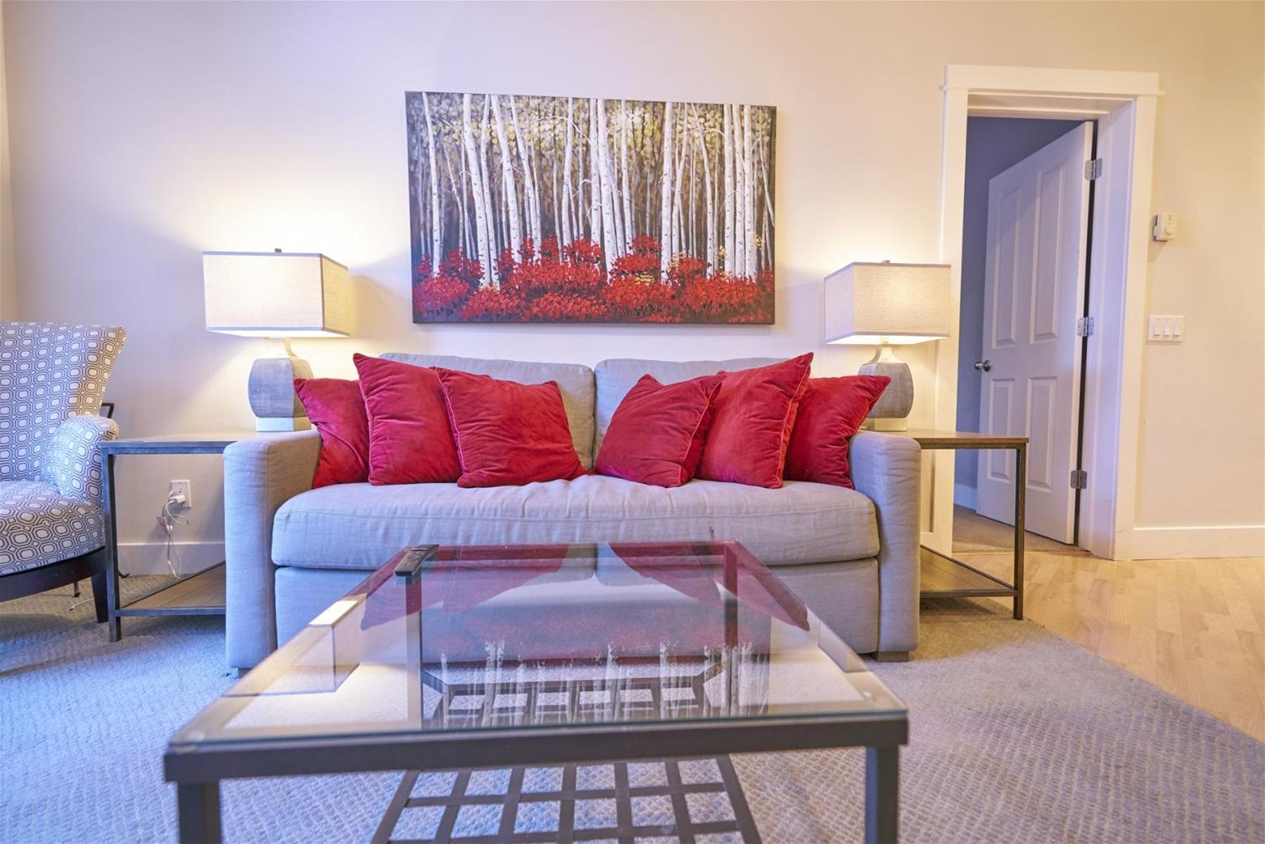 SnowStar Hideaway - Hot Tub, Gym, Walk to Ski Lift