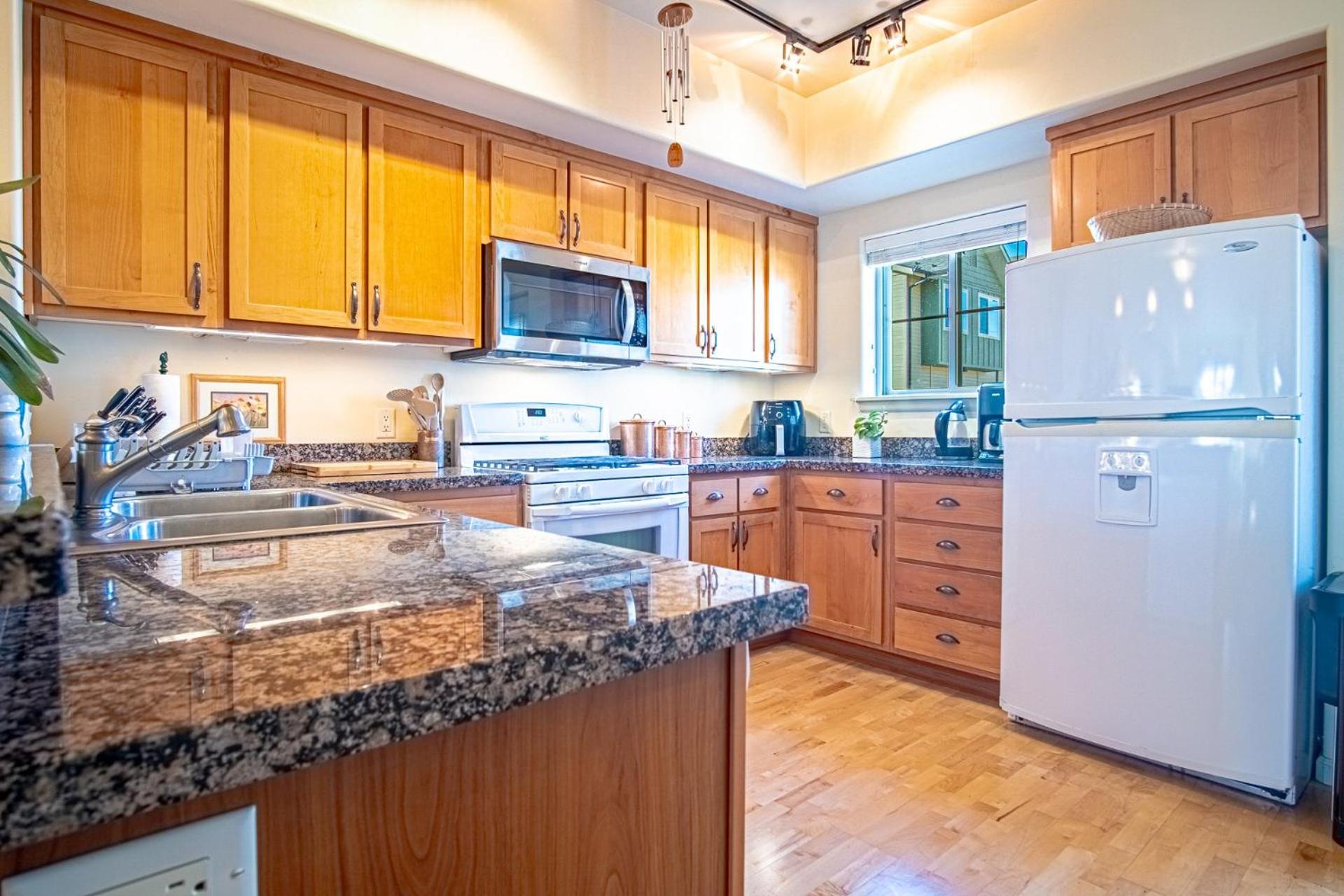 2BD Sweetwater Condo - Community Park, Pool + Hot Tub
