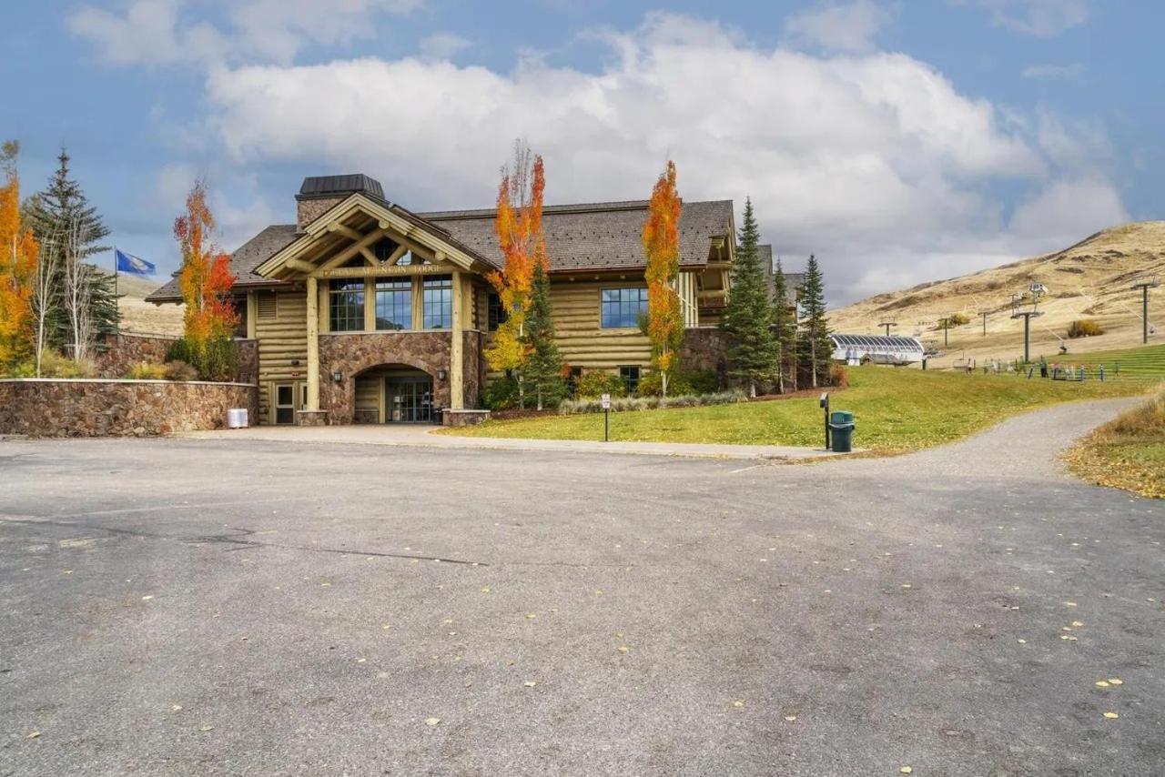 Snow Creek 1541 - Ski-in/Ski-out + Pool & Hot Tub