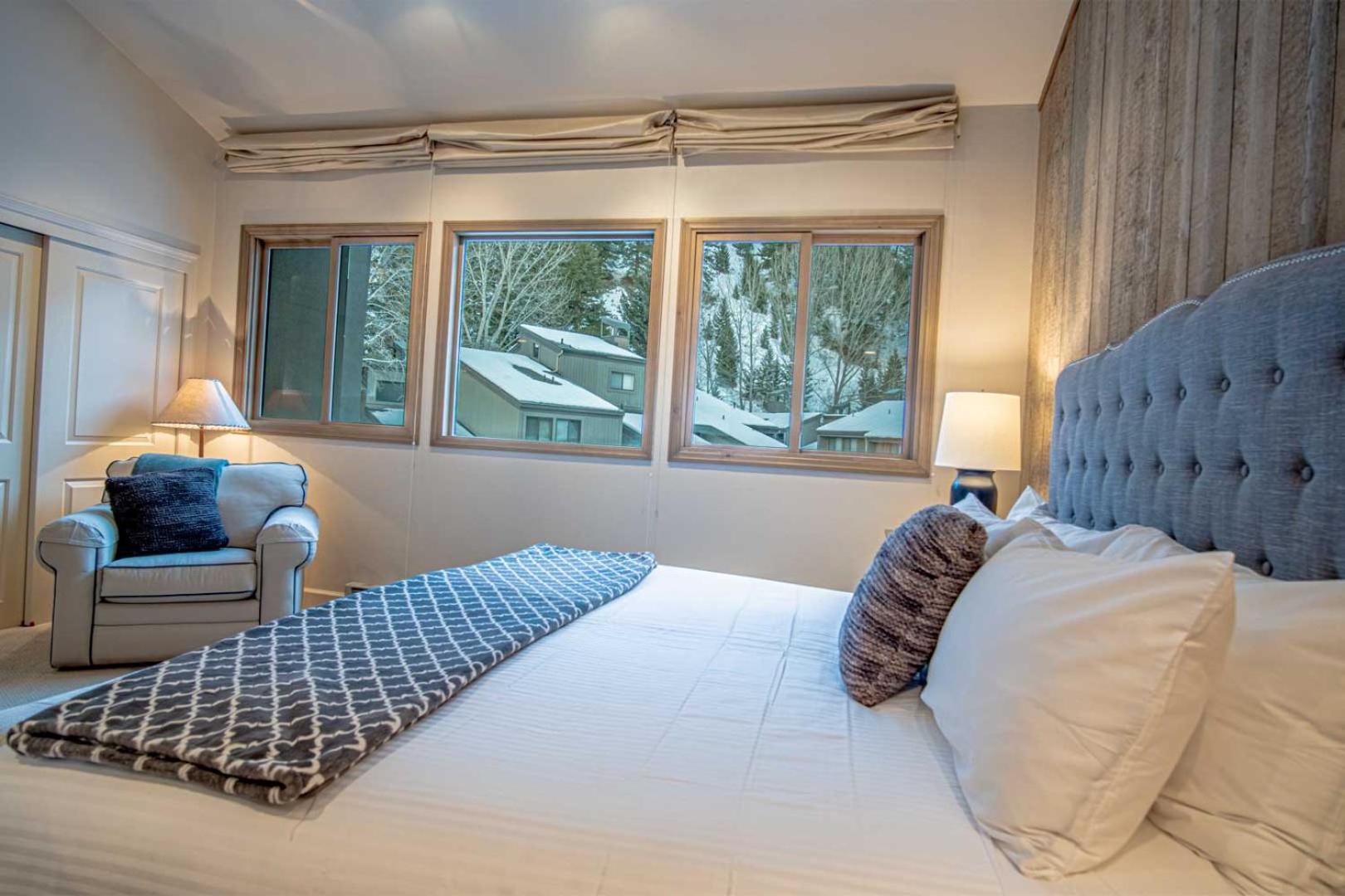 Ski-in/Ski-out to Baldy + Outdoor Pool