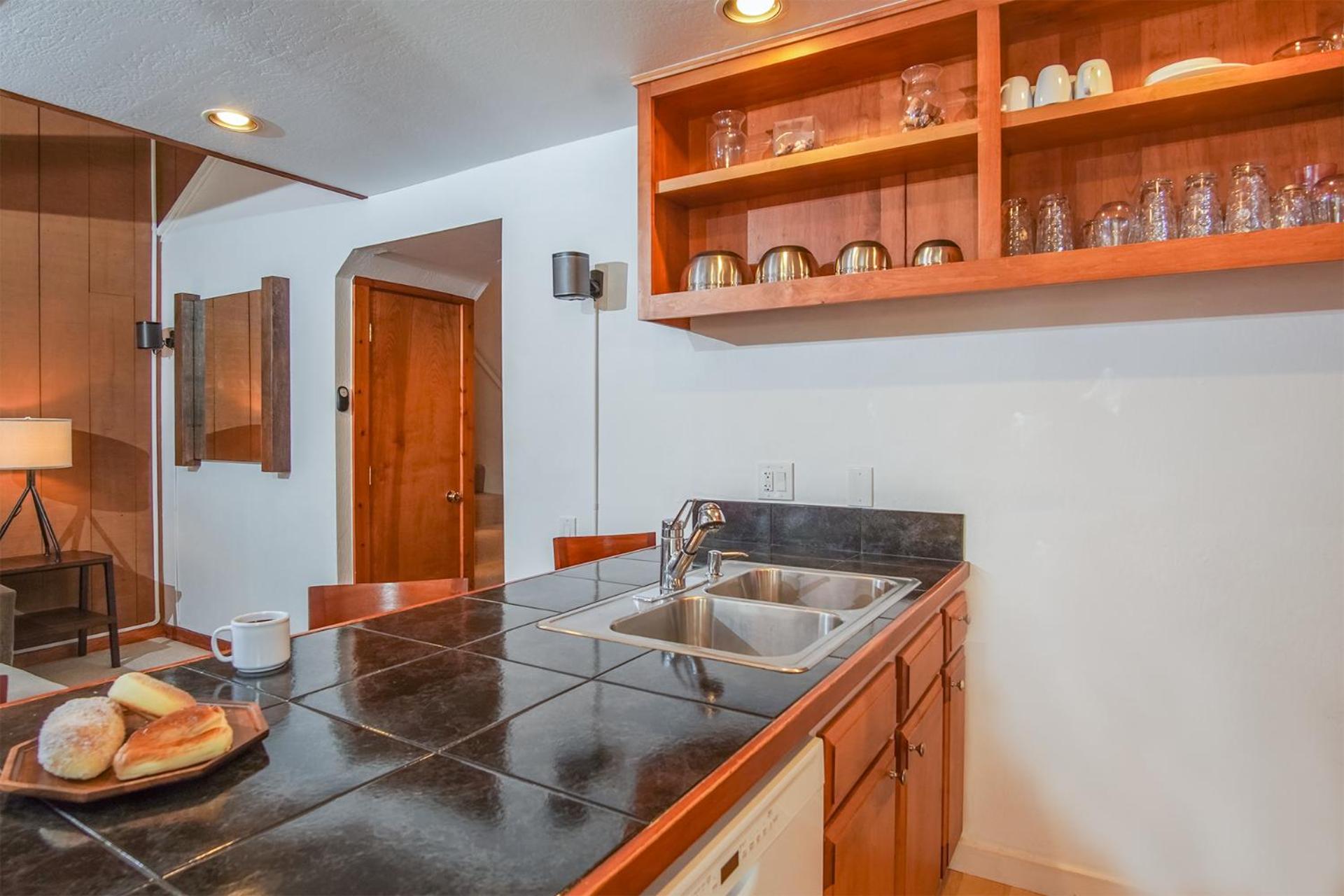 SV102 - Walk to Lifts & Town - Hot Tub & Pool