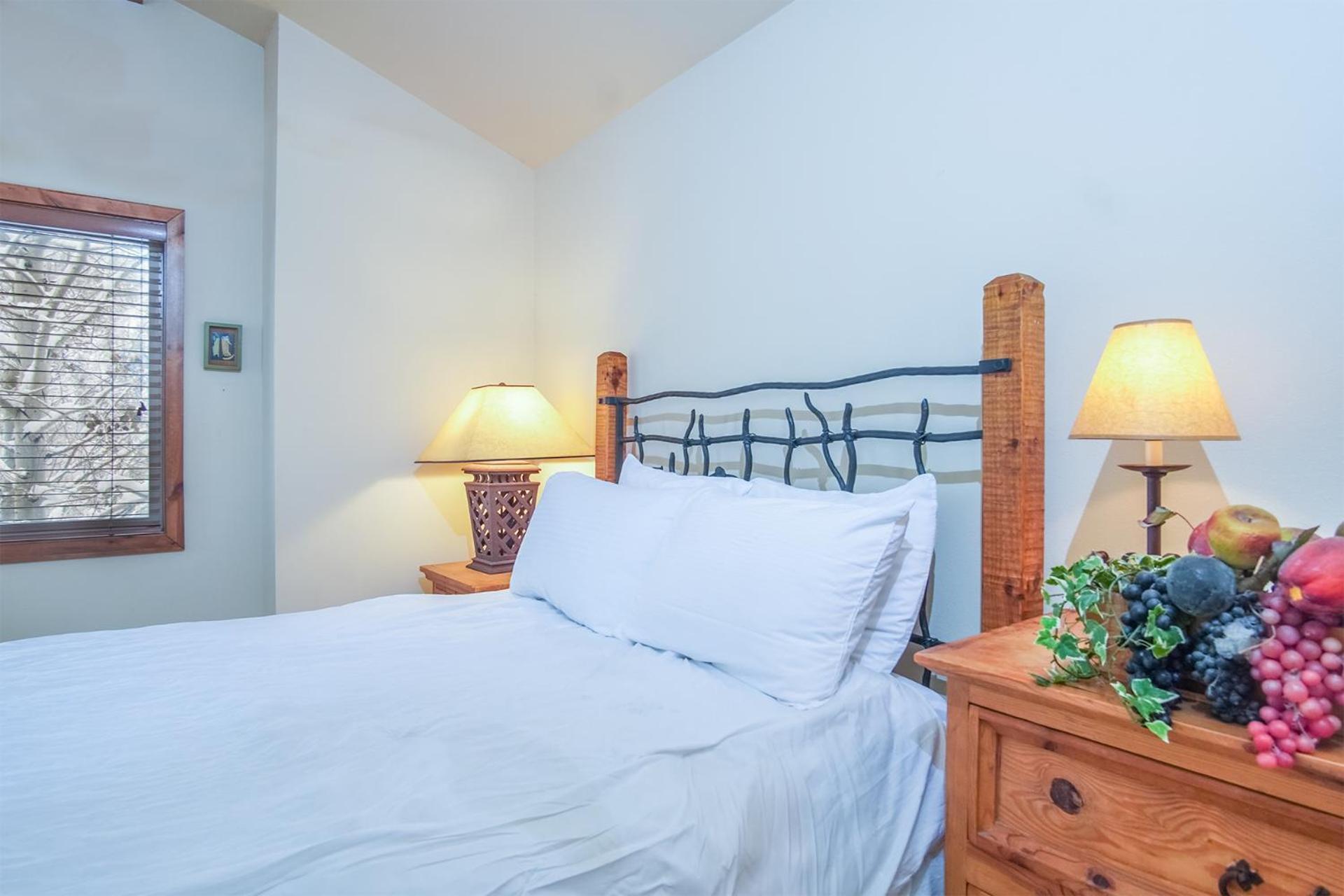 The Fields - 110 is a Cozy Mountain Condo with Access to Everything - Community Hot Tub