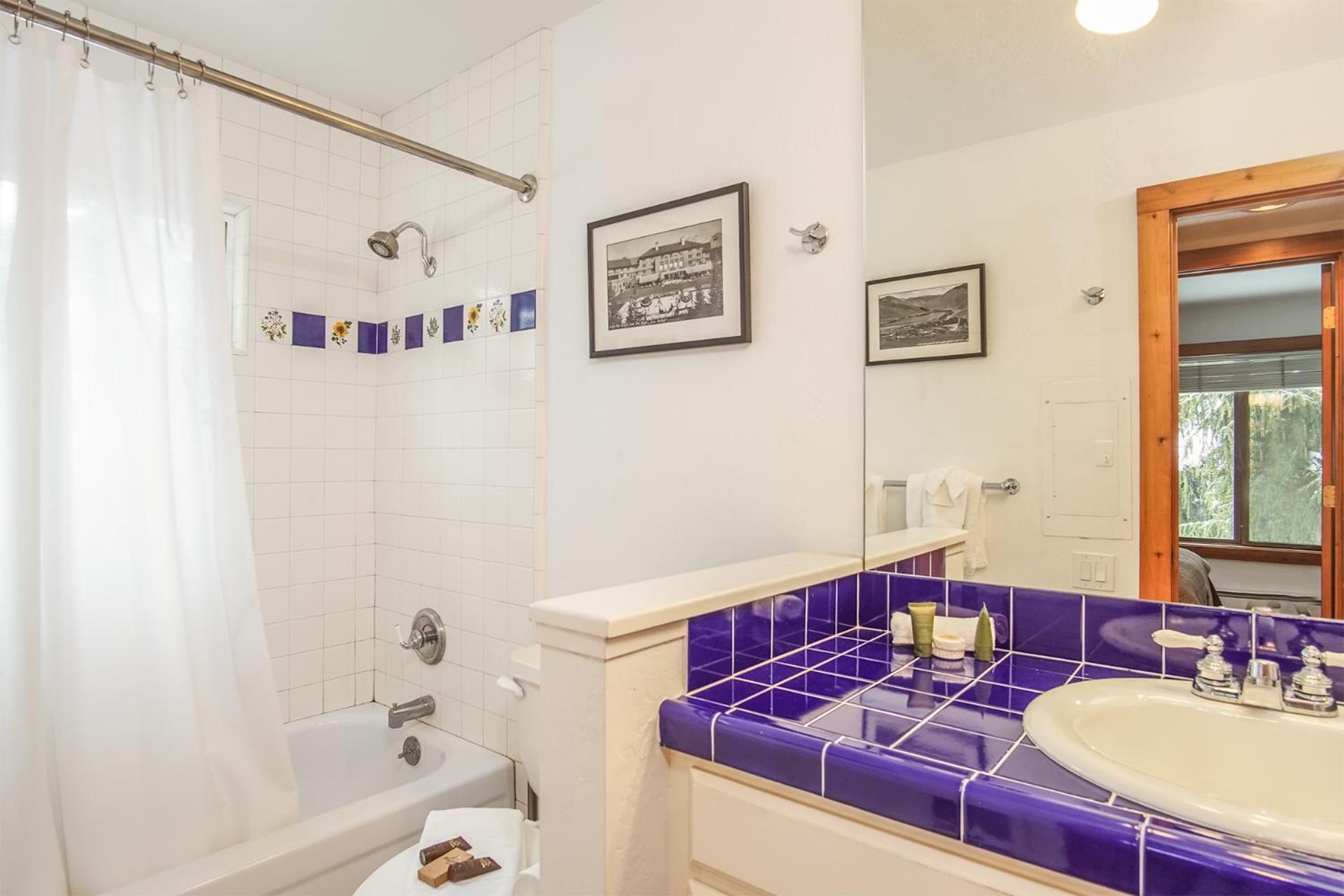 SV102 - Walk to Lifts & Town - Hot Tub & Pool