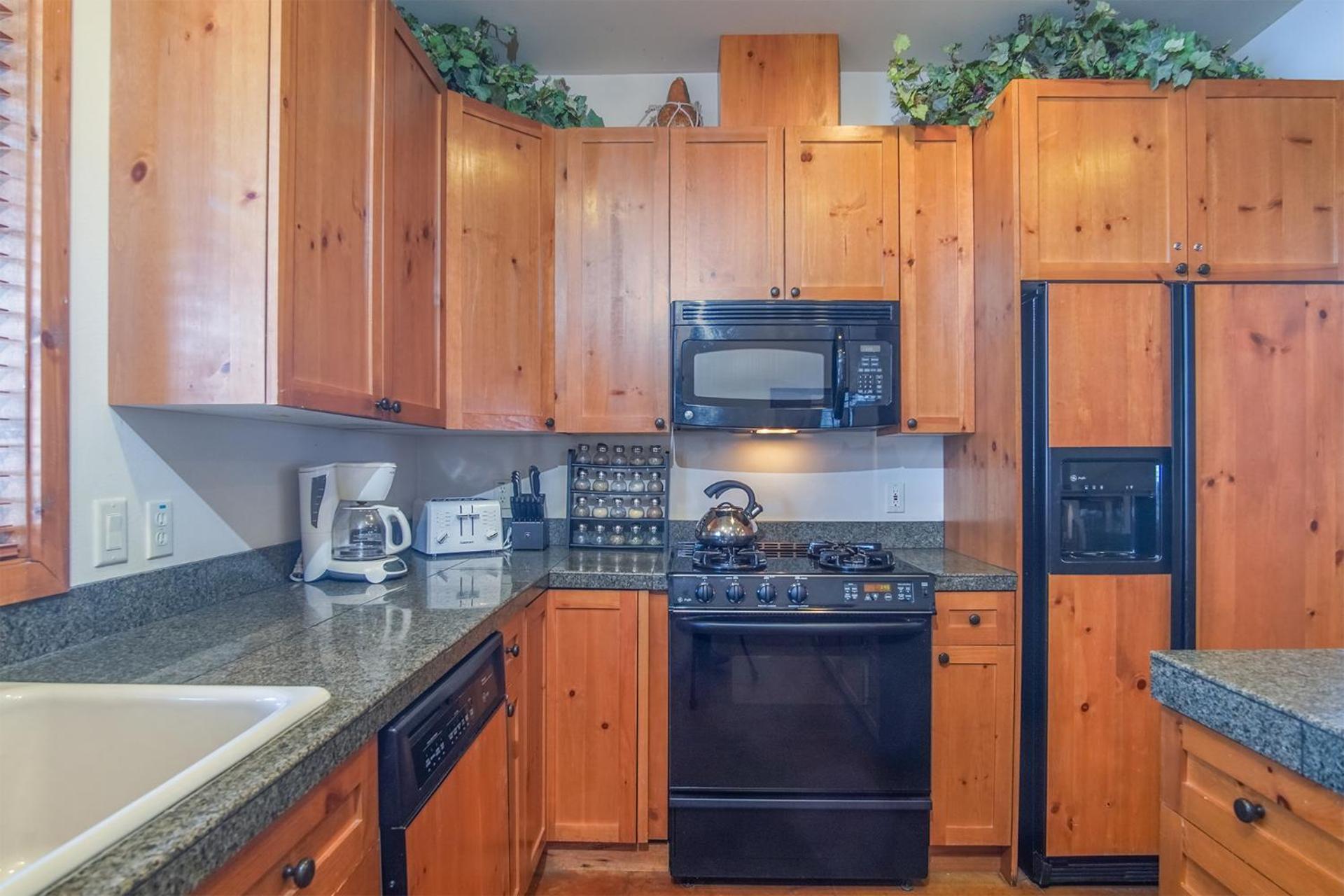 The Fields - 110 is a Cozy Mountain Condo with Access to Everything - Community Hot Tub