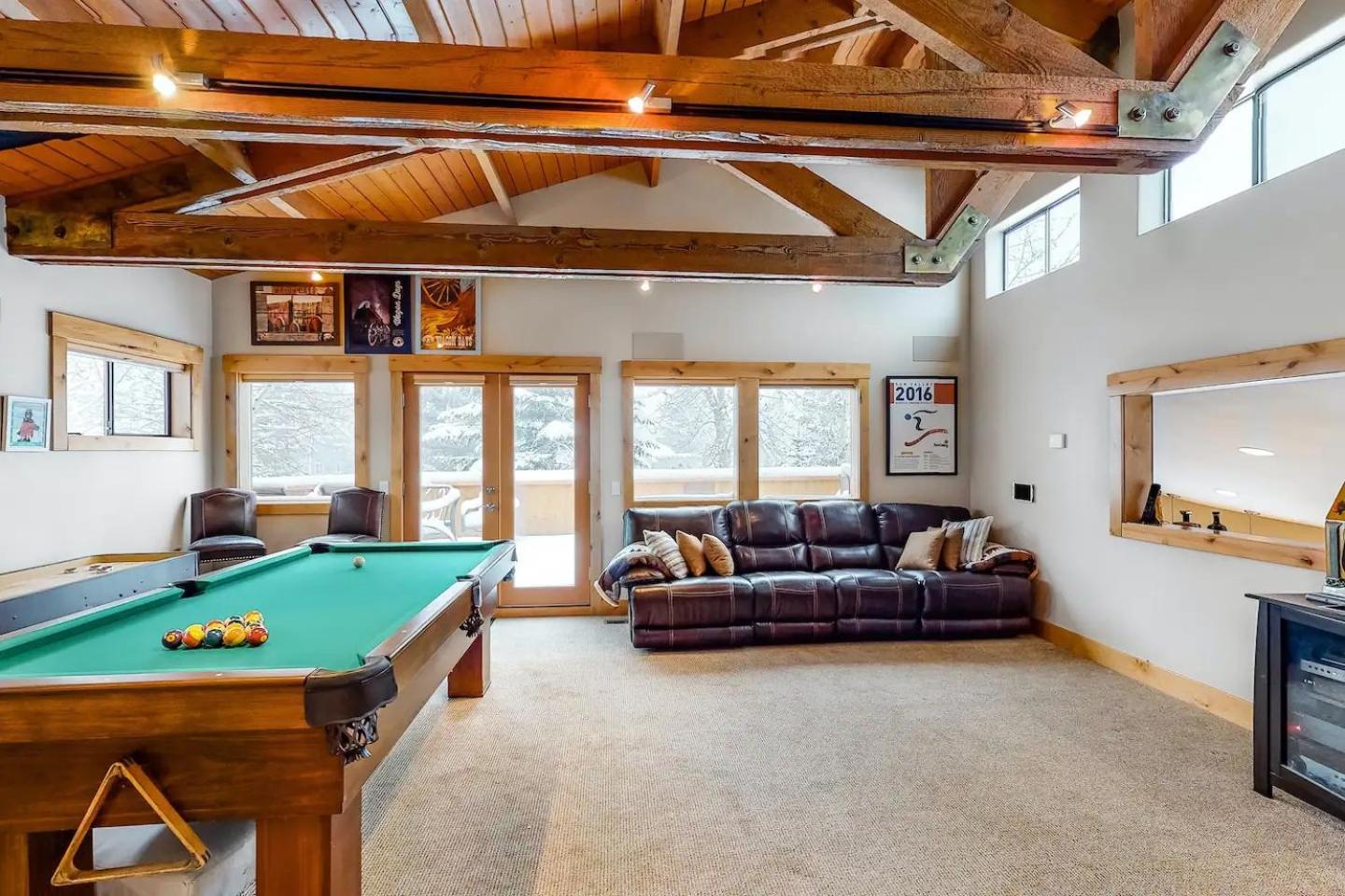 Corrock Style - Luxury Hot Tub Home near Ski Lifts & Downtown Ketchum!