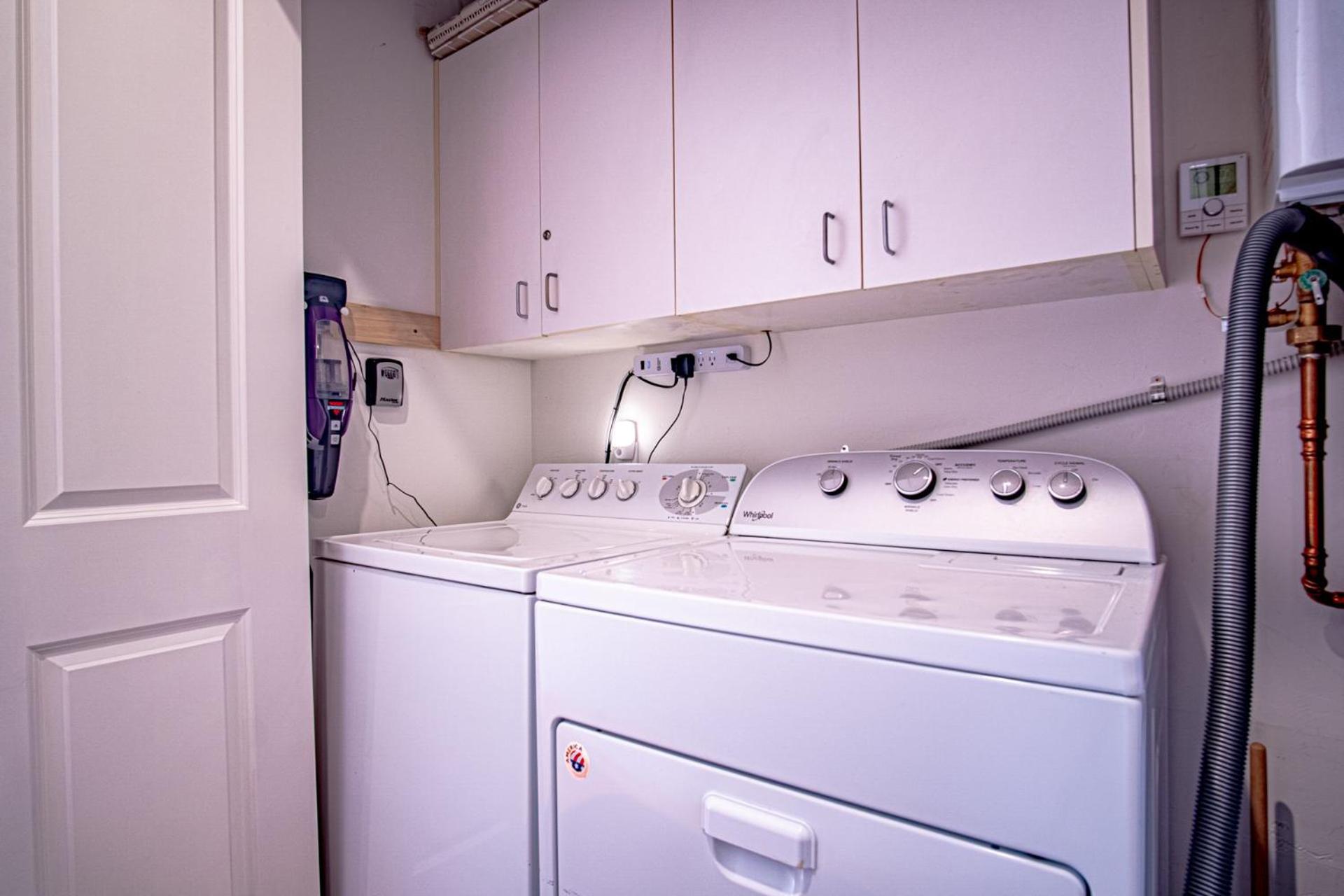 Snow Star Skylight - 3BD 3BA - Hot Tub, Gym, Walk to Ski!