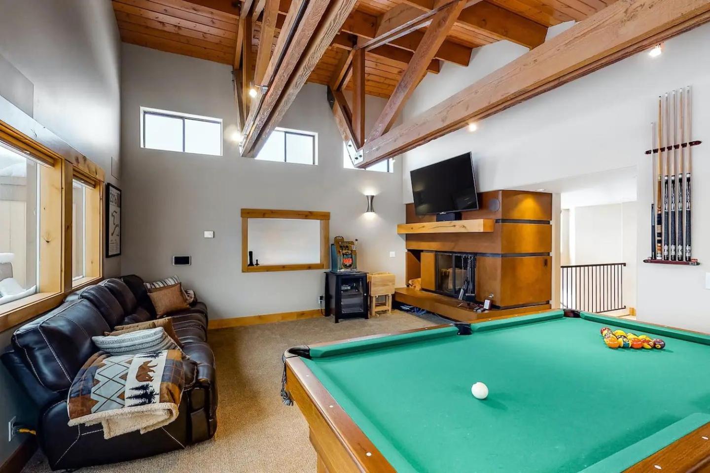 Corrock Style - Luxury Hot Tub Home near Ski Lifts & Downtown Ketchum!