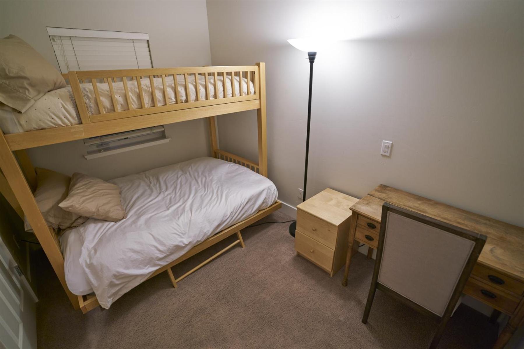 SnowStar Hideaway - Hot Tub, Gym, Walk to Ski Lift