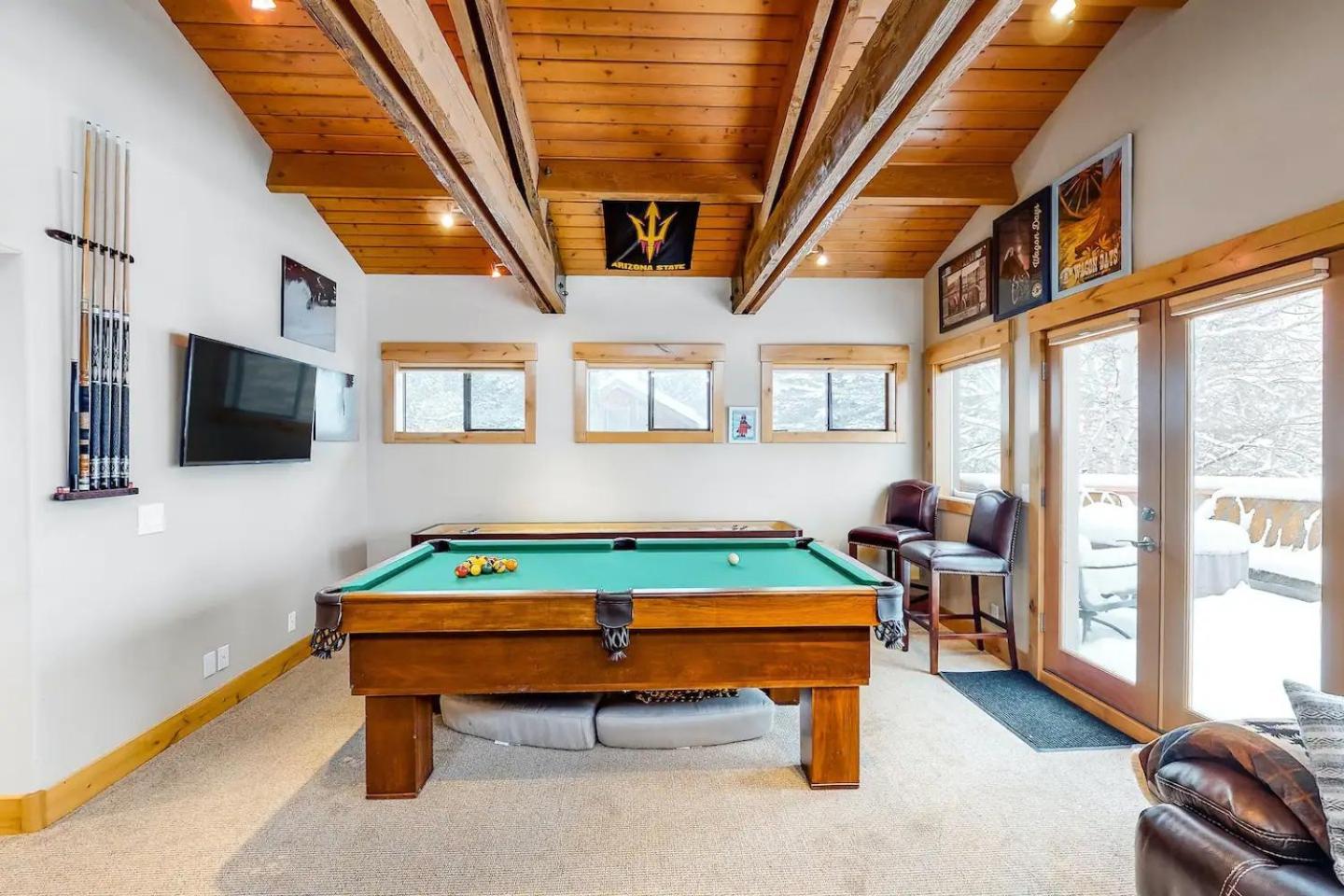 Corrock Style - Luxury Hot Tub Home near Ski Lifts & Downtown Ketchum!