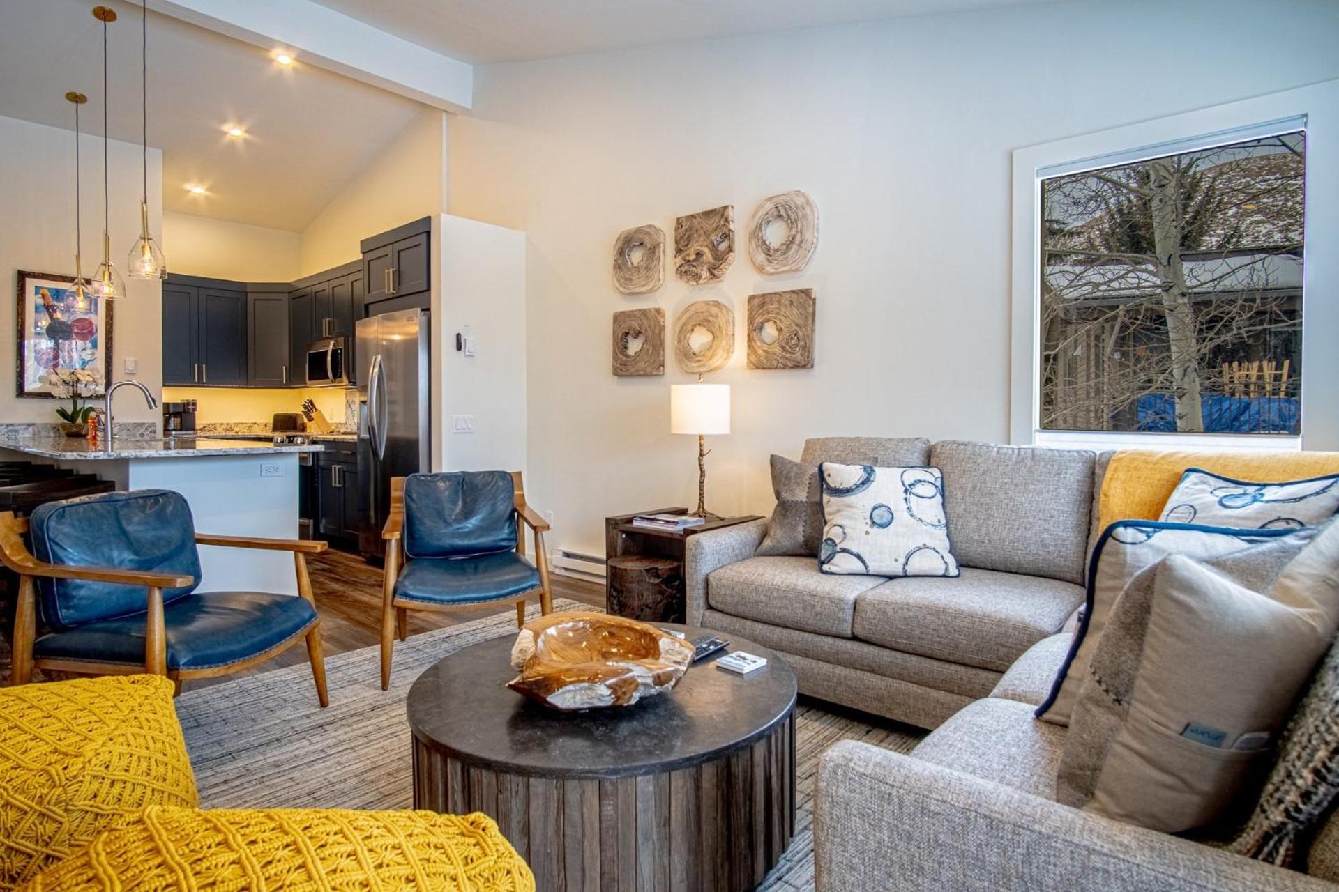 Warm Springs Retreat - Prime Location near Downtown & Ski Lifts