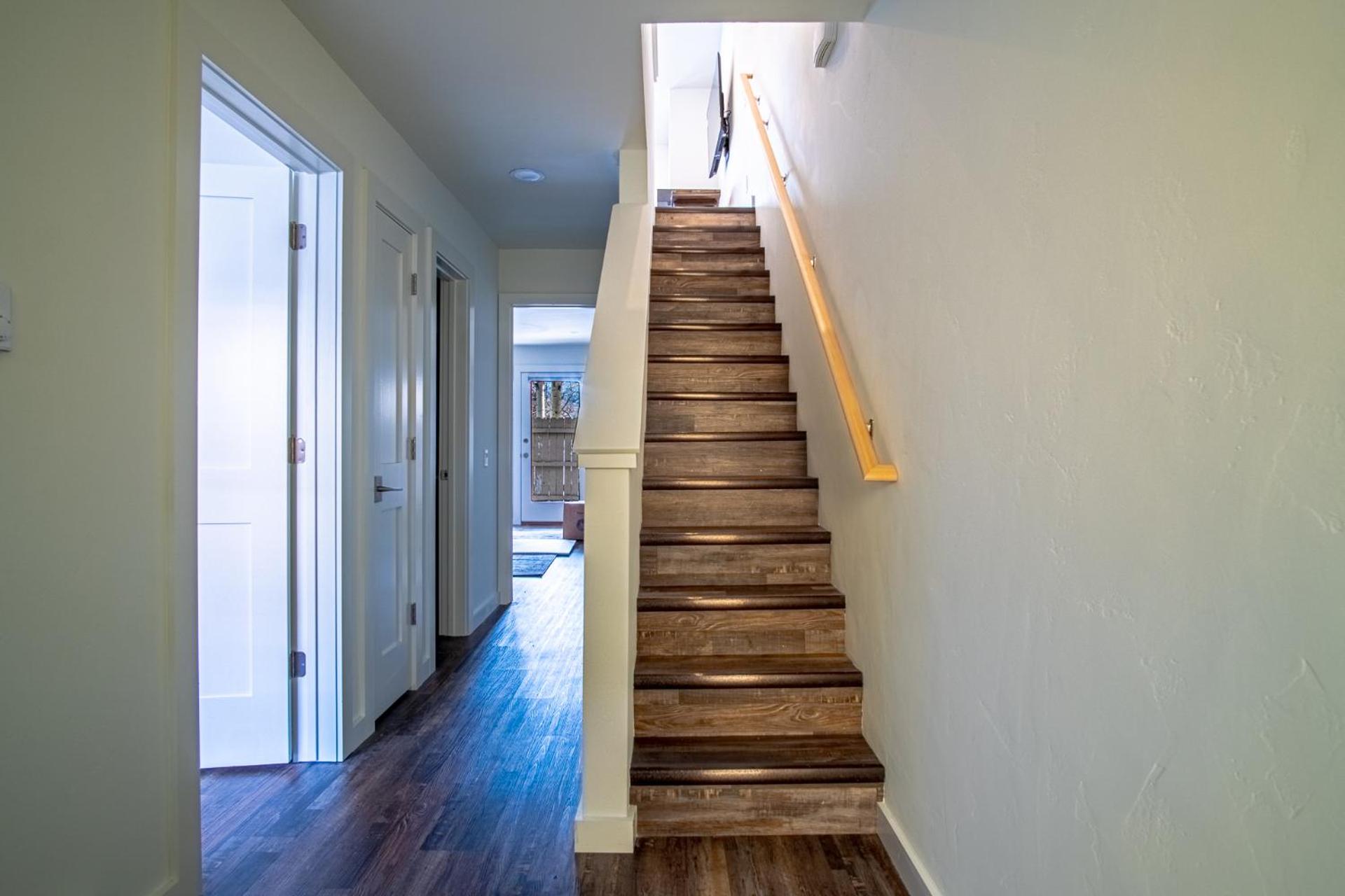 Warm Springs Retreat - Prime Location near Downtown & Ski Lifts