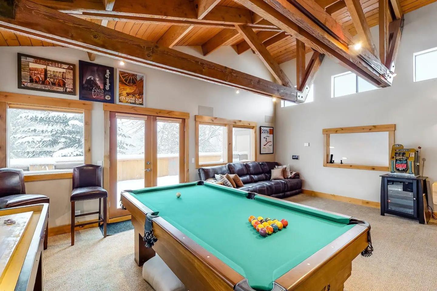 Corrock Style - Luxury Hot Tub Home near Ski Lifts & Downtown Ketchum!