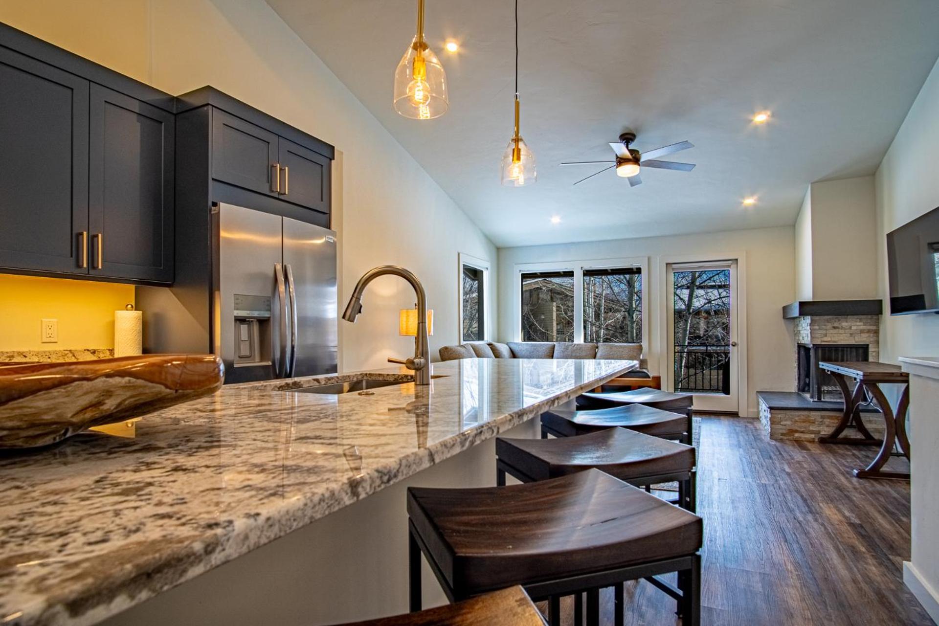 Warm Springs Retreat - Prime Location near Downtown & Ski Lifts
