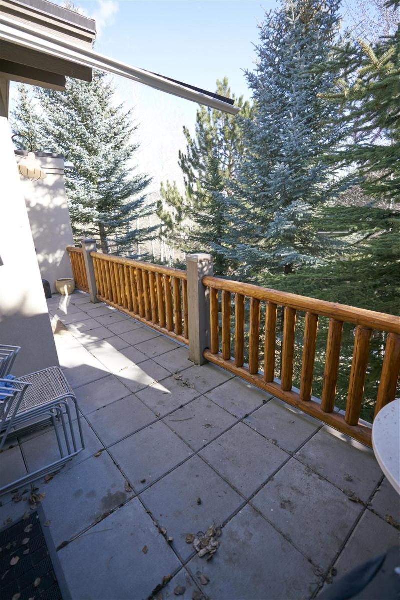 SnowStar Hideaway - Hot Tub, Gym, Walk to Ski Lift