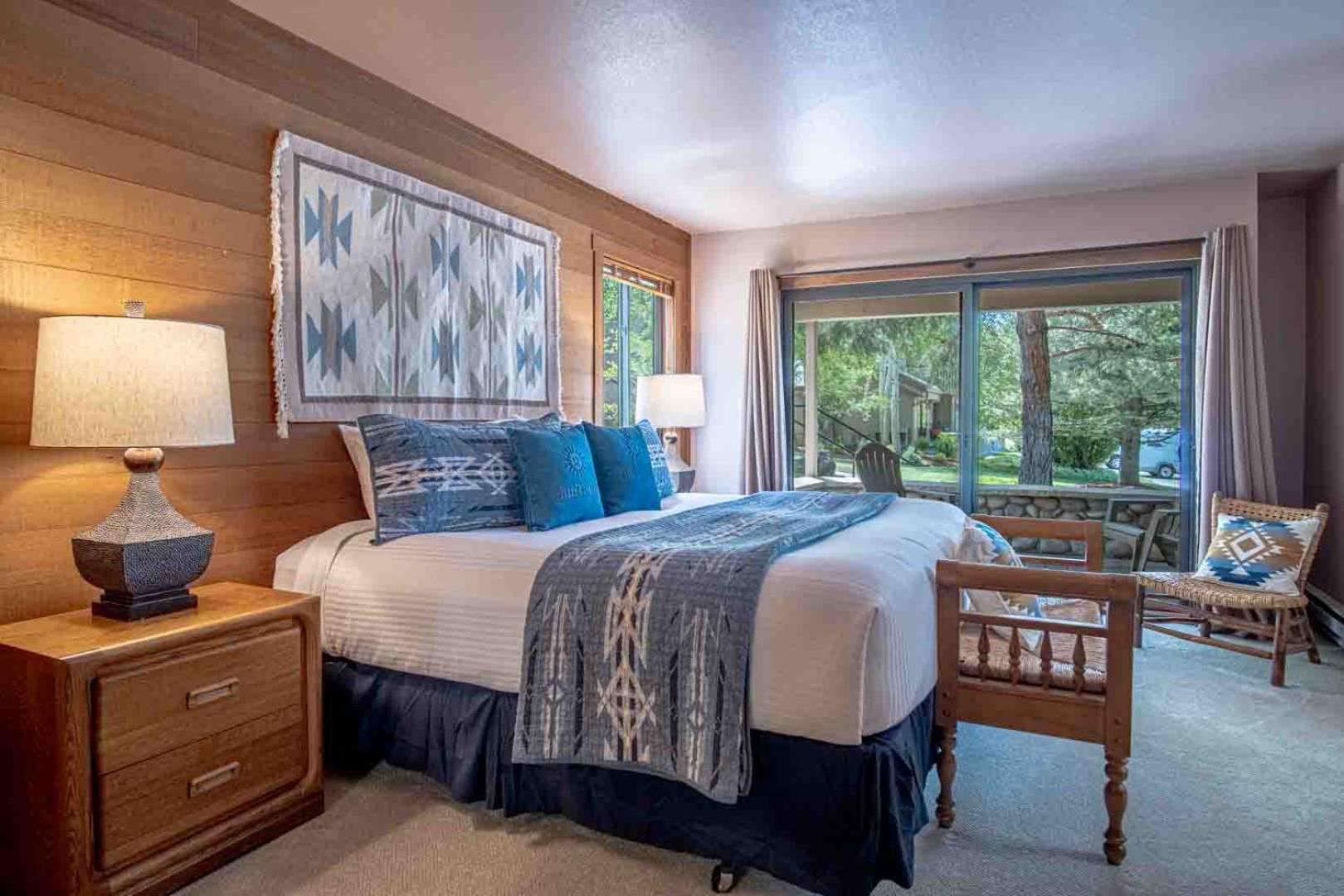 Snow Creek 1557 - Pool & Hot Tub + Ski-in/Ski-out