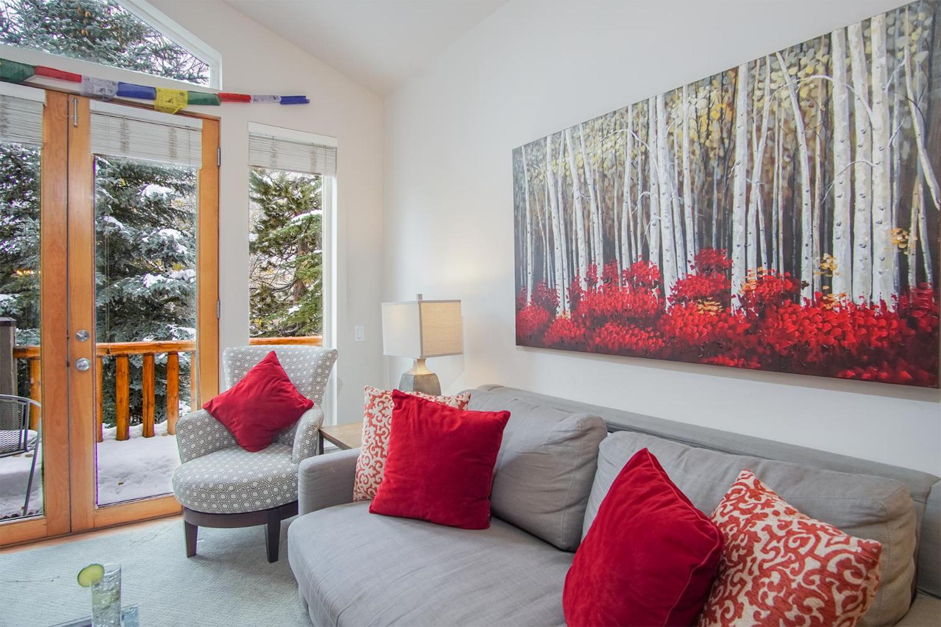 SnowStar Hideaway - Hot Tub, Gym, Walk to Ski Lift