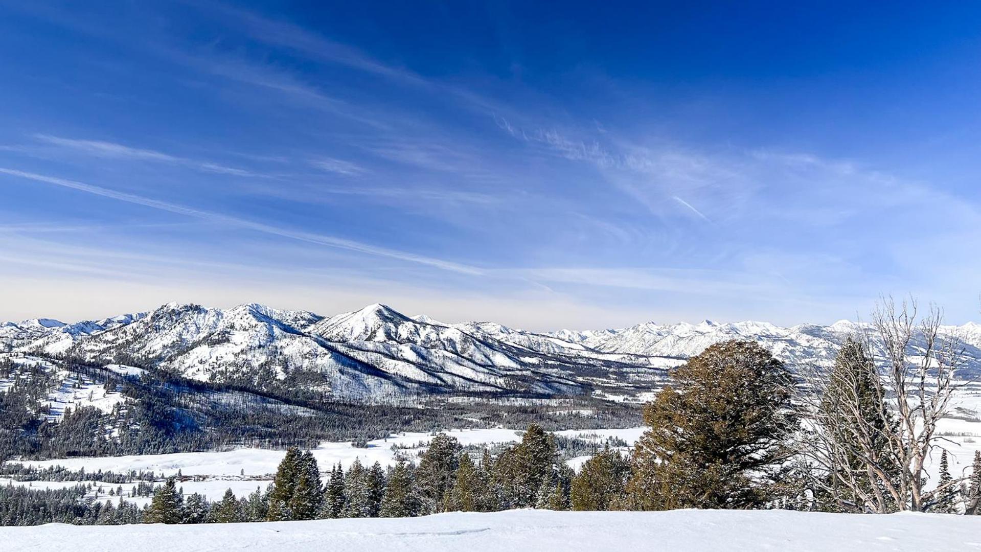 SnowStar Hideaway - Hot Tub, Gym, Walk to Ski Lift