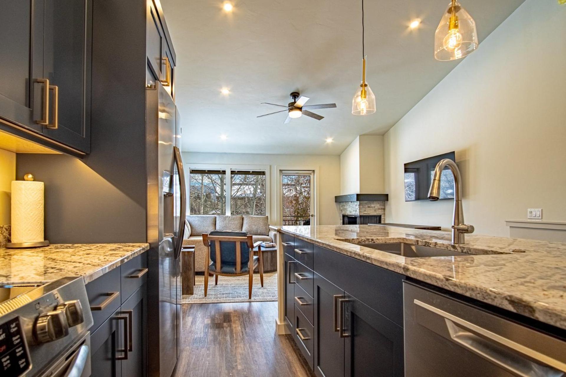 Warm Springs Retreat - Prime Location near Downtown & Ski Lifts