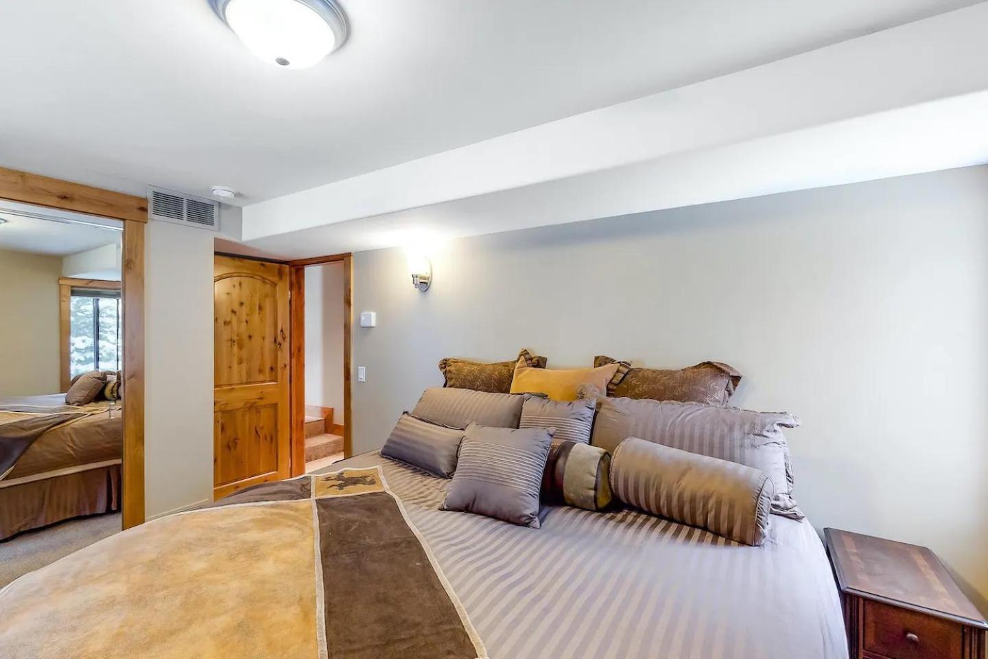 Corrock Style - Luxury Hot Tub Home near Ski Lifts & Downtown Ketchum!