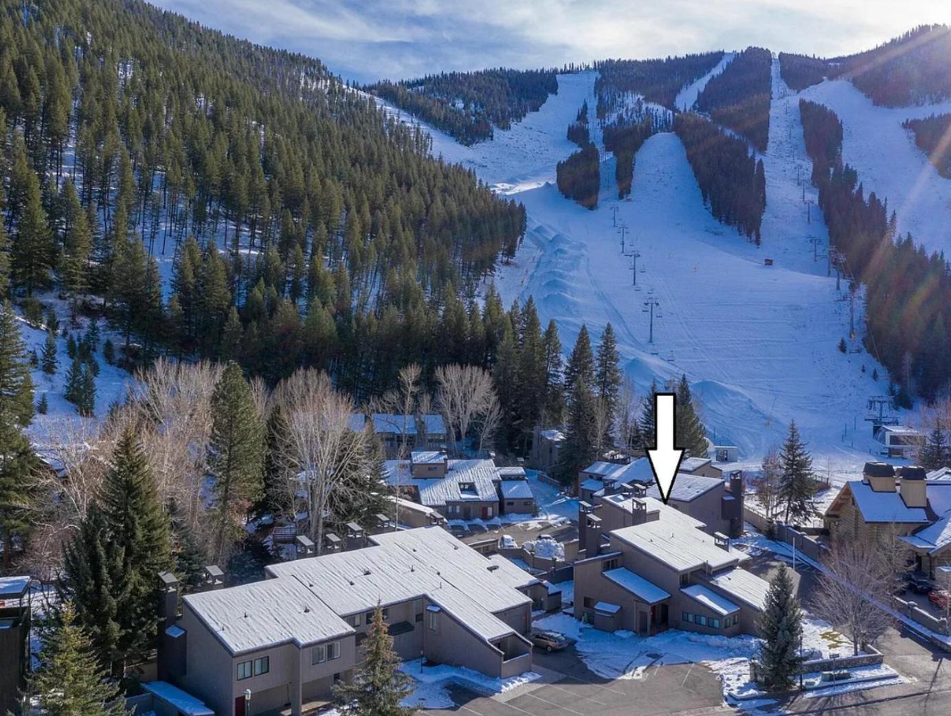 Ski-in/Ski-out to Baldy + Outdoor Pool