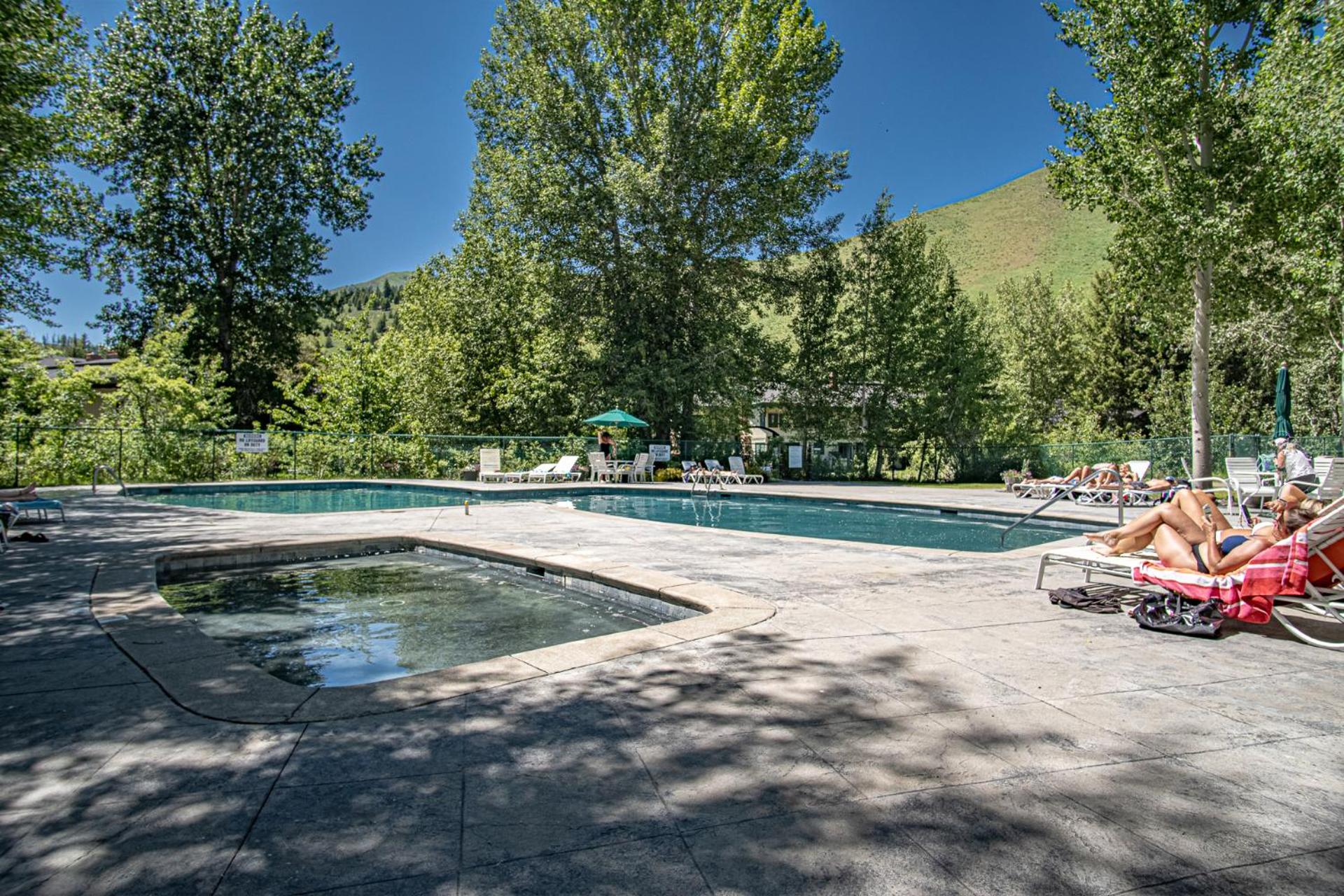 Warm Springs Condo - pool, hot tub, walk to ski lifts!