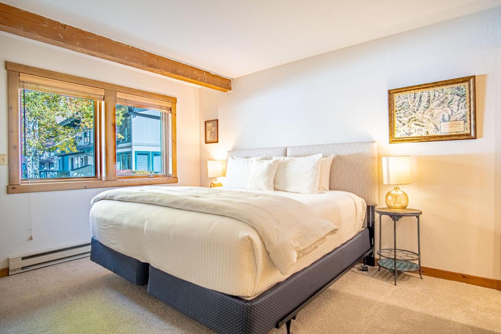 Warm Springs Condo - pool, hot tub, walk to ski lifts!