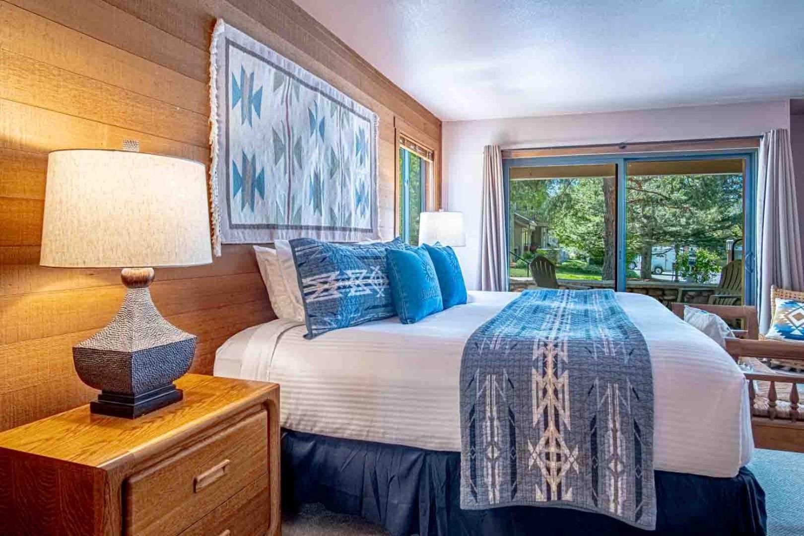 Snow Creek 1557 - Pool & Hot Tub + Ski-in/Ski-out