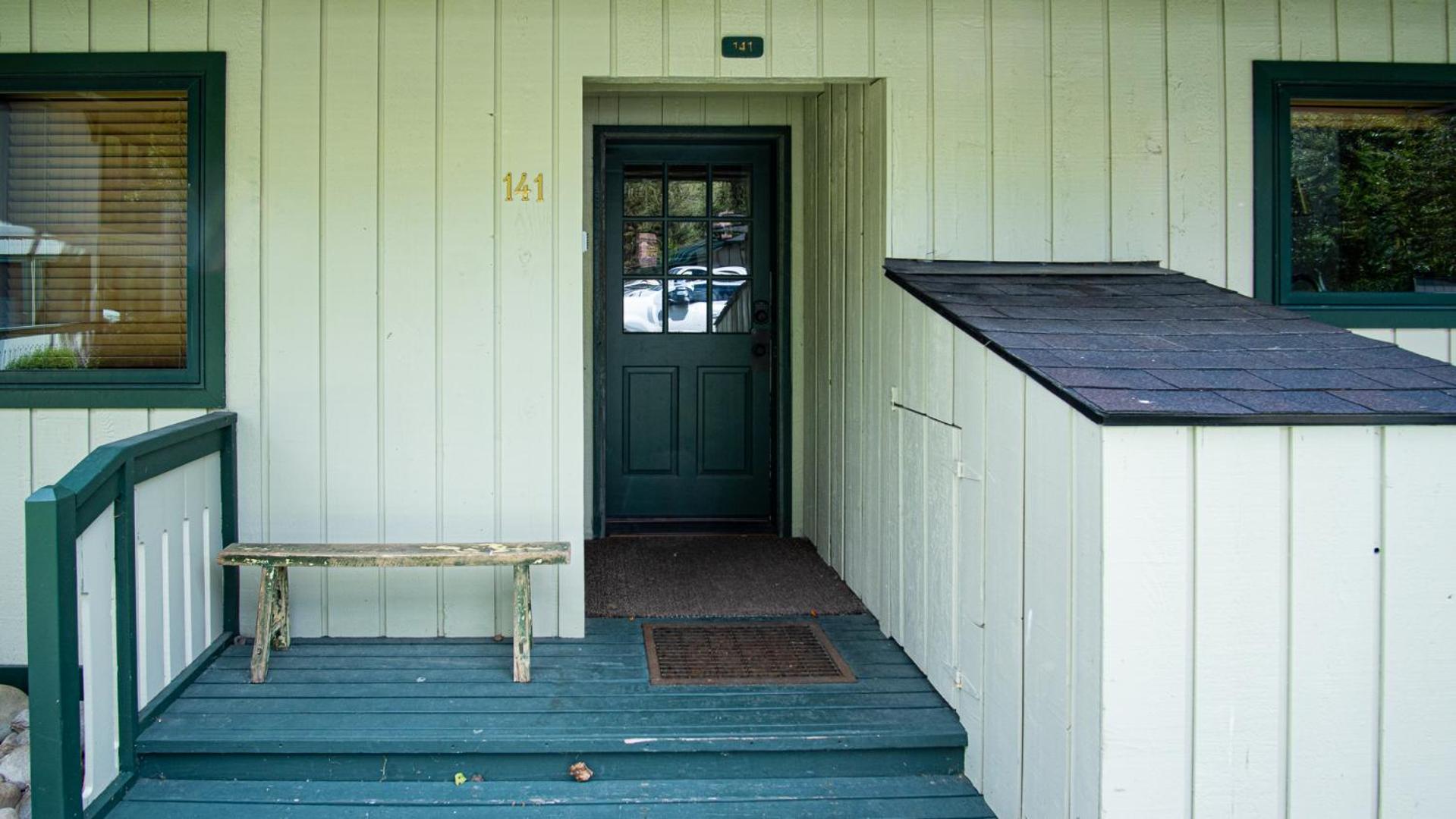 Warm Springs Condo - pool, hot tub, walk to ski lifts!