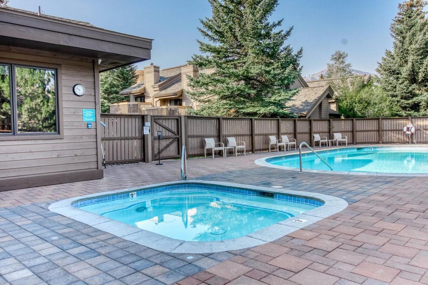 Snow Creek 1557 - Pool & Hot Tub + Ski-in/Ski-out
