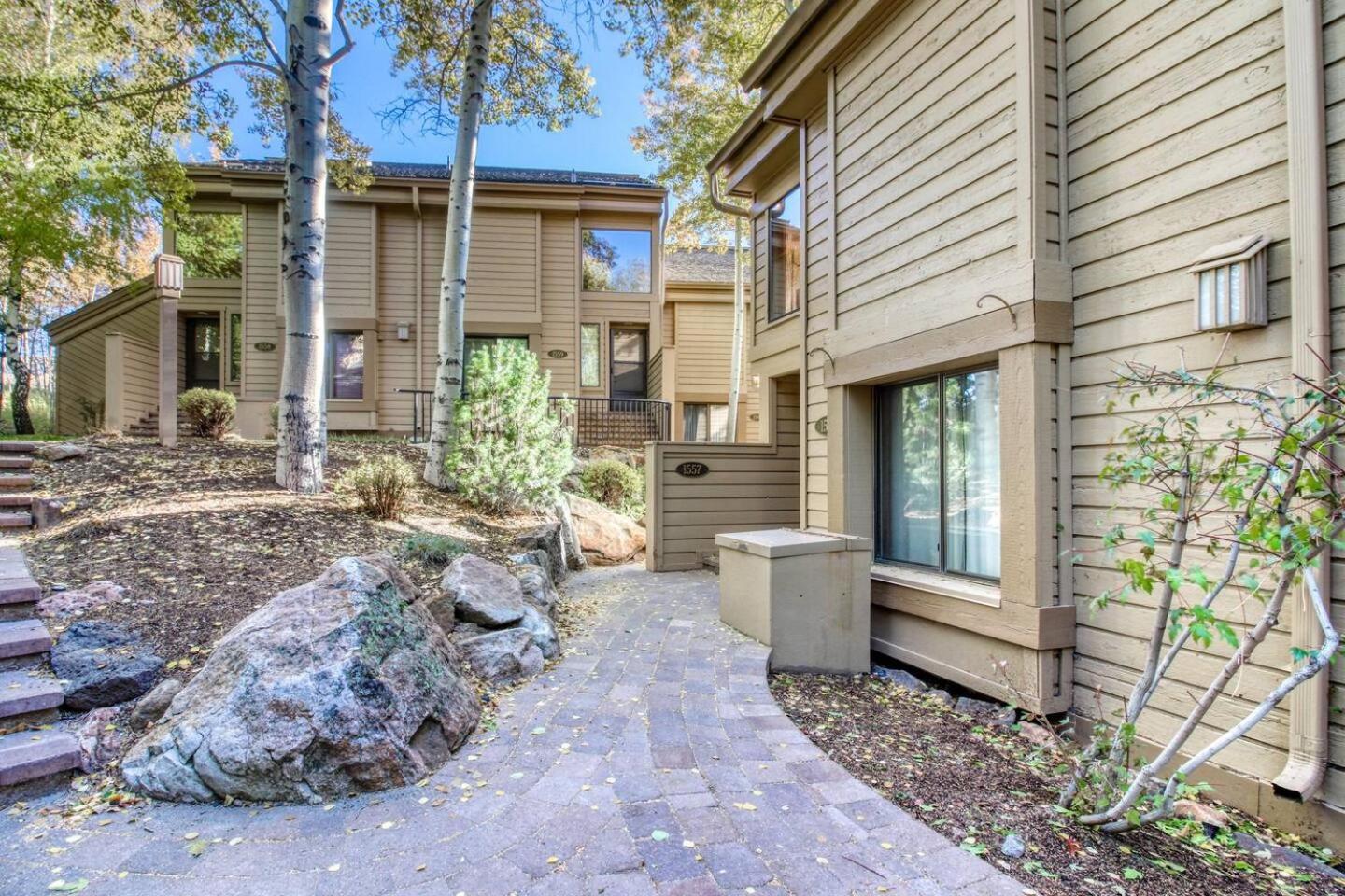 Snow Creek 1557 - Pool & Hot Tub + Ski-in/Ski-out