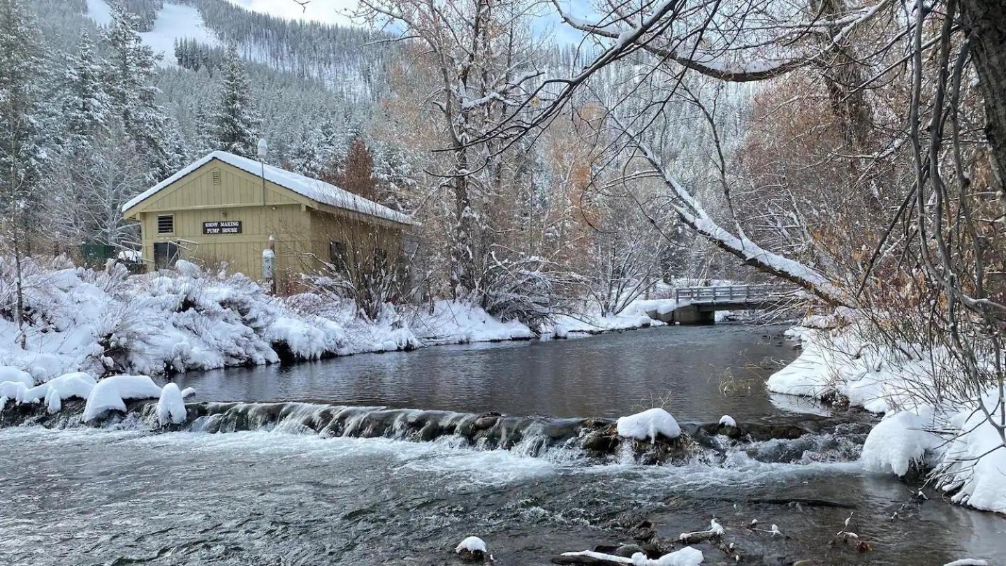 Ski-in/Ski-out to Baldy + Outdoor Pool