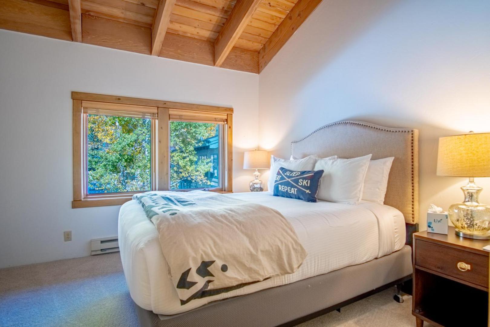 Warm Springs Condo - pool, hot tub, walk to ski lifts!