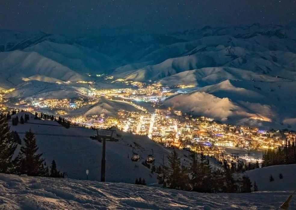 Warm Springs Condo - pool, hot tub, walk to ski lifts!