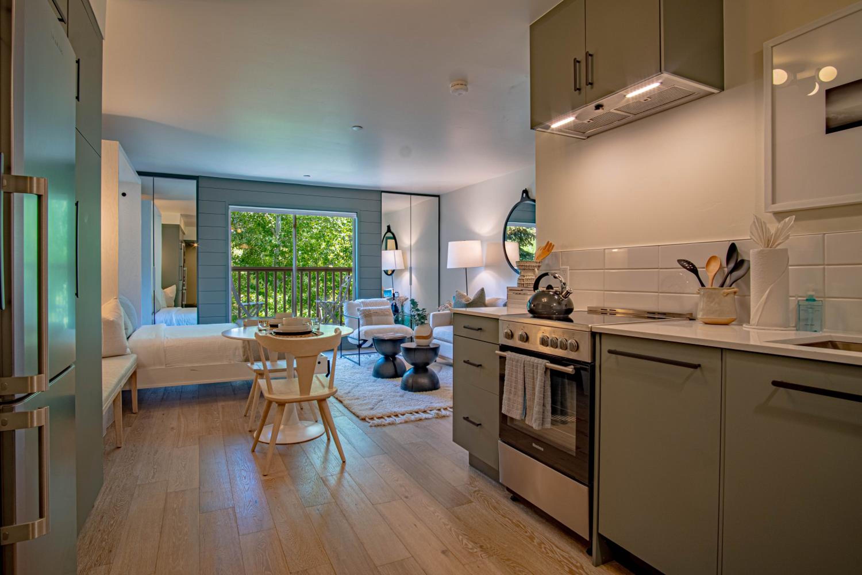 Angani Studio - Elkhorn Resort Amenities Included