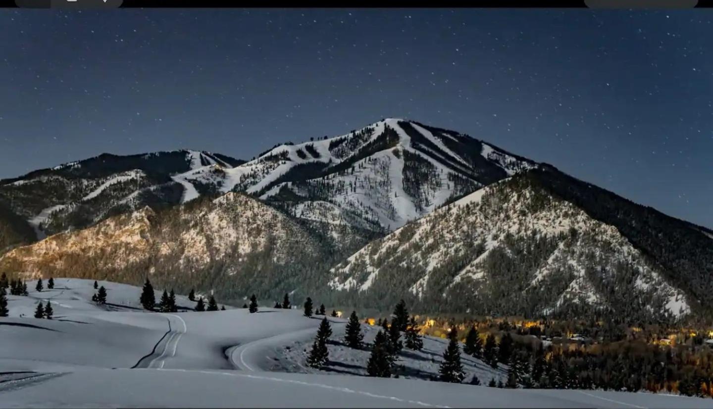 Ski-in/Ski-out to Baldy + Outdoor Pool