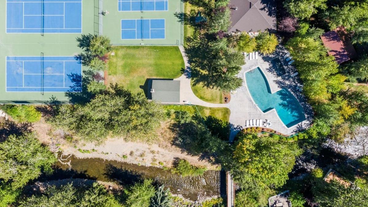 3BD Warm Springs Ski Condo - Hot Tub, Walk to Ski Lifts!