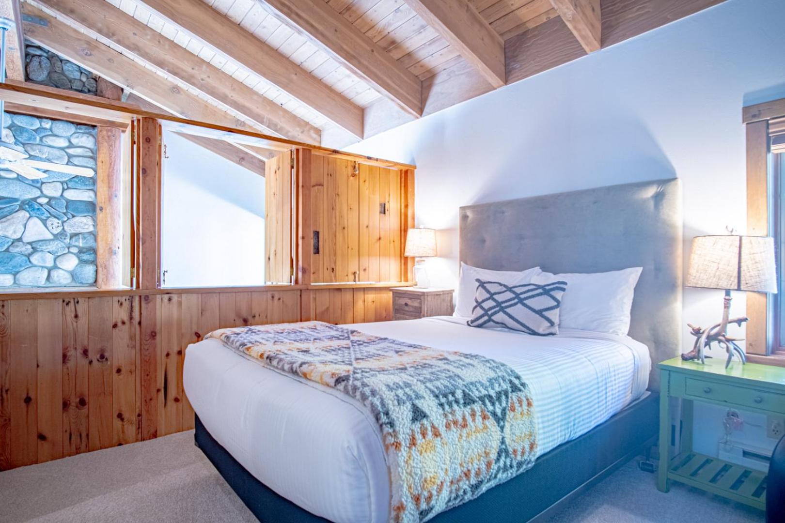 Warm Springs Condo - pool, hot tub, walk to ski lifts!
