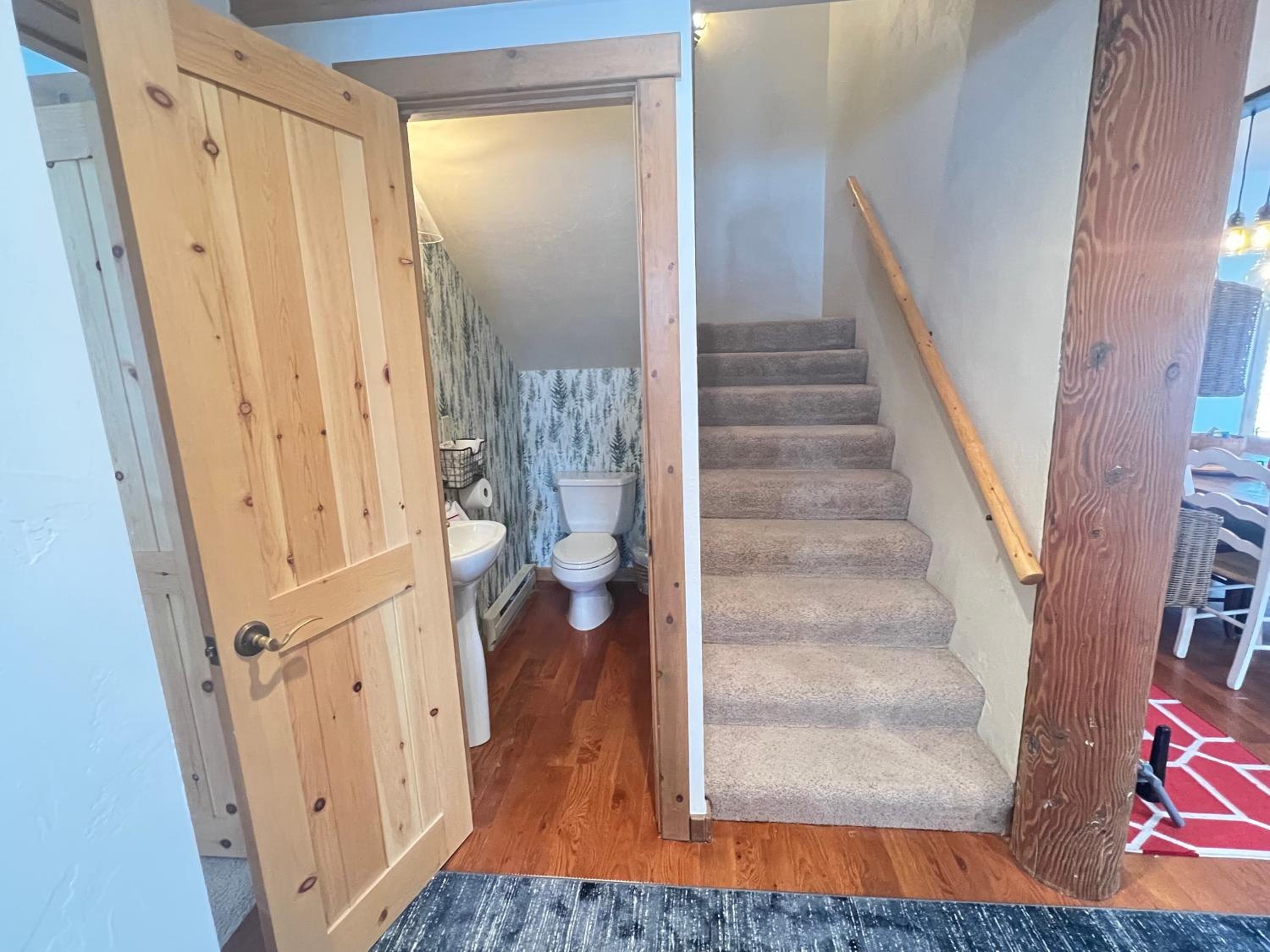 Warm Springs Condo - pool, hot tub, walk to ski lifts!