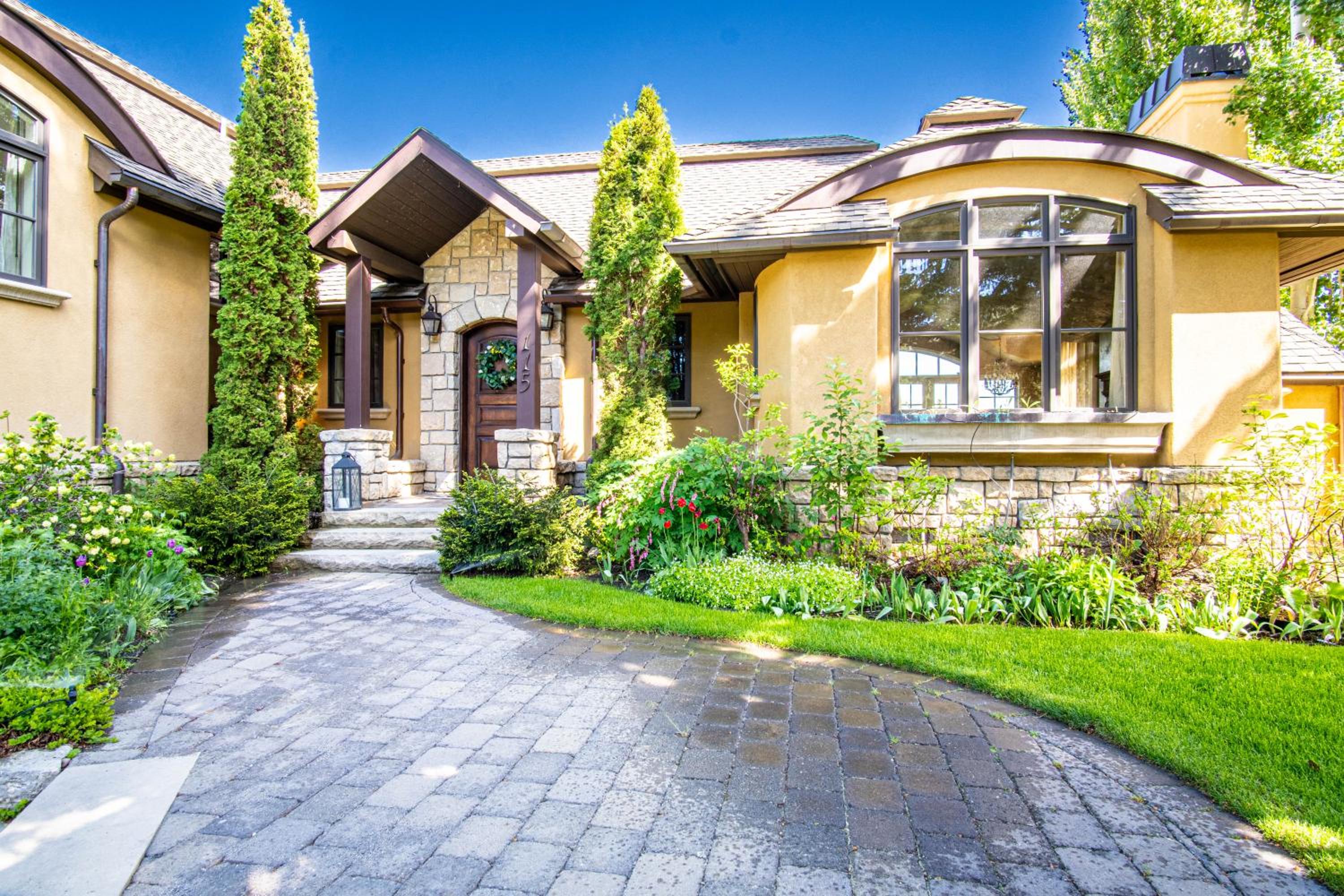 Chateau Du Soleil- Luxury Home near Ski Lifts & Downtown Ketchum!