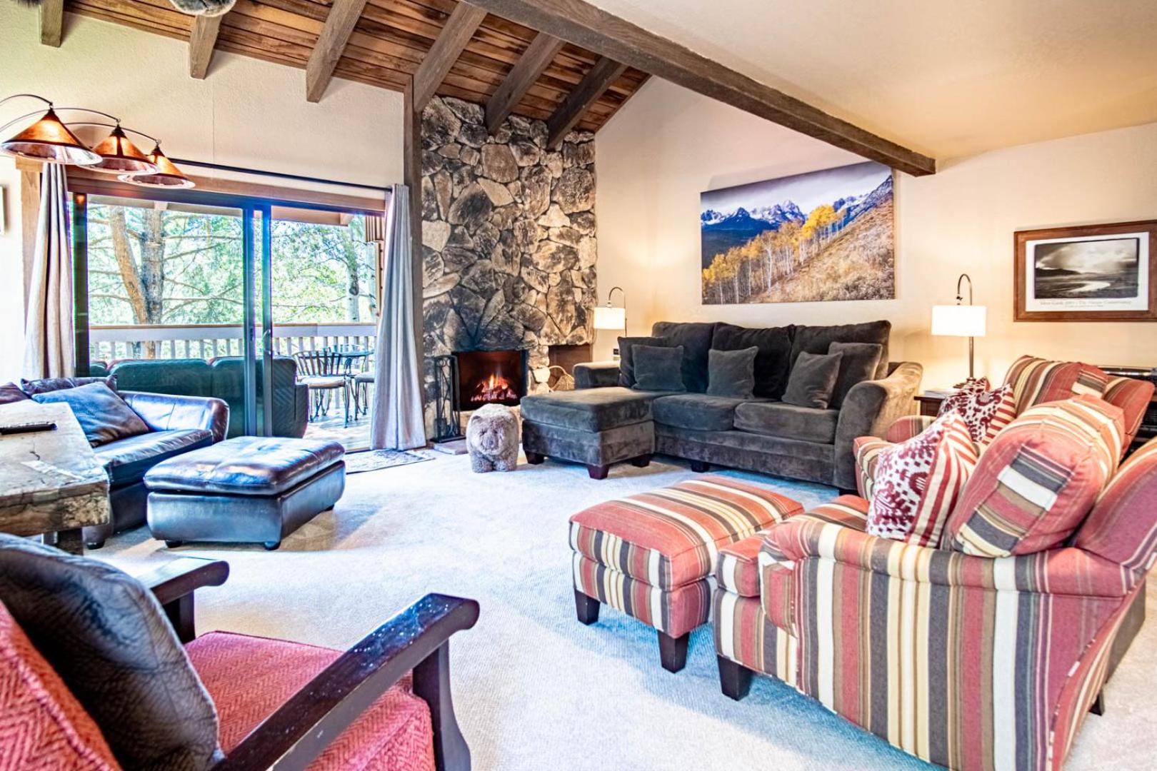 Snow Creek 1557 - Pool & Hot Tub + Ski-in/Ski-out