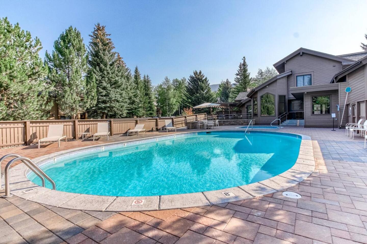 Snow Creek 1557 - Pool & Hot Tub + Ski-in/Ski-out