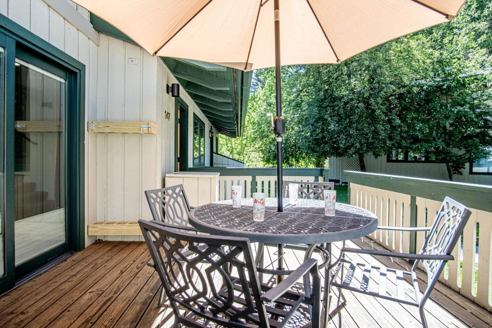 3BD Warm Springs Ski Condo - Hot Tub, Walk to Ski Lifts!