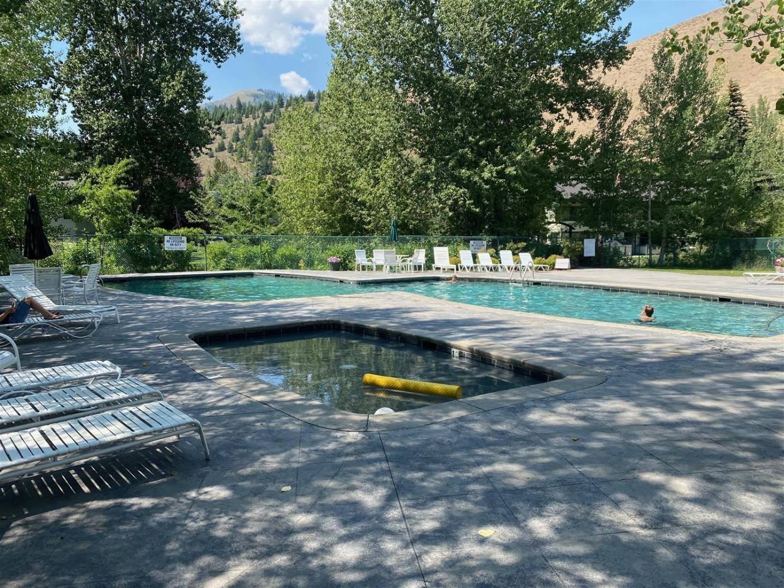 3BD Warm Springs Ski Condo - Hot Tub, Walk to Ski Lifts!