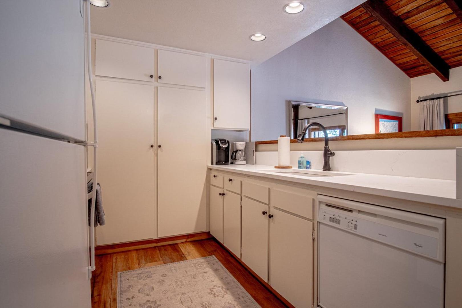 Snow Creek 1541 - Ski-in/Ski-out + Pool & Hot Tub