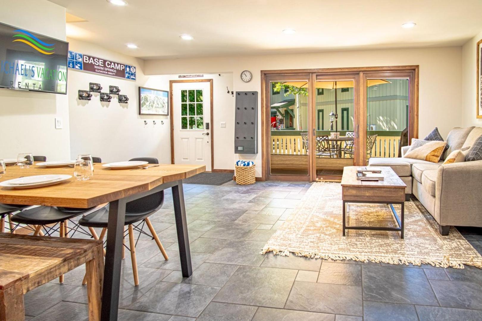 3BD Warm Springs Ski Condo - Hot Tub, Walk to Ski Lifts!