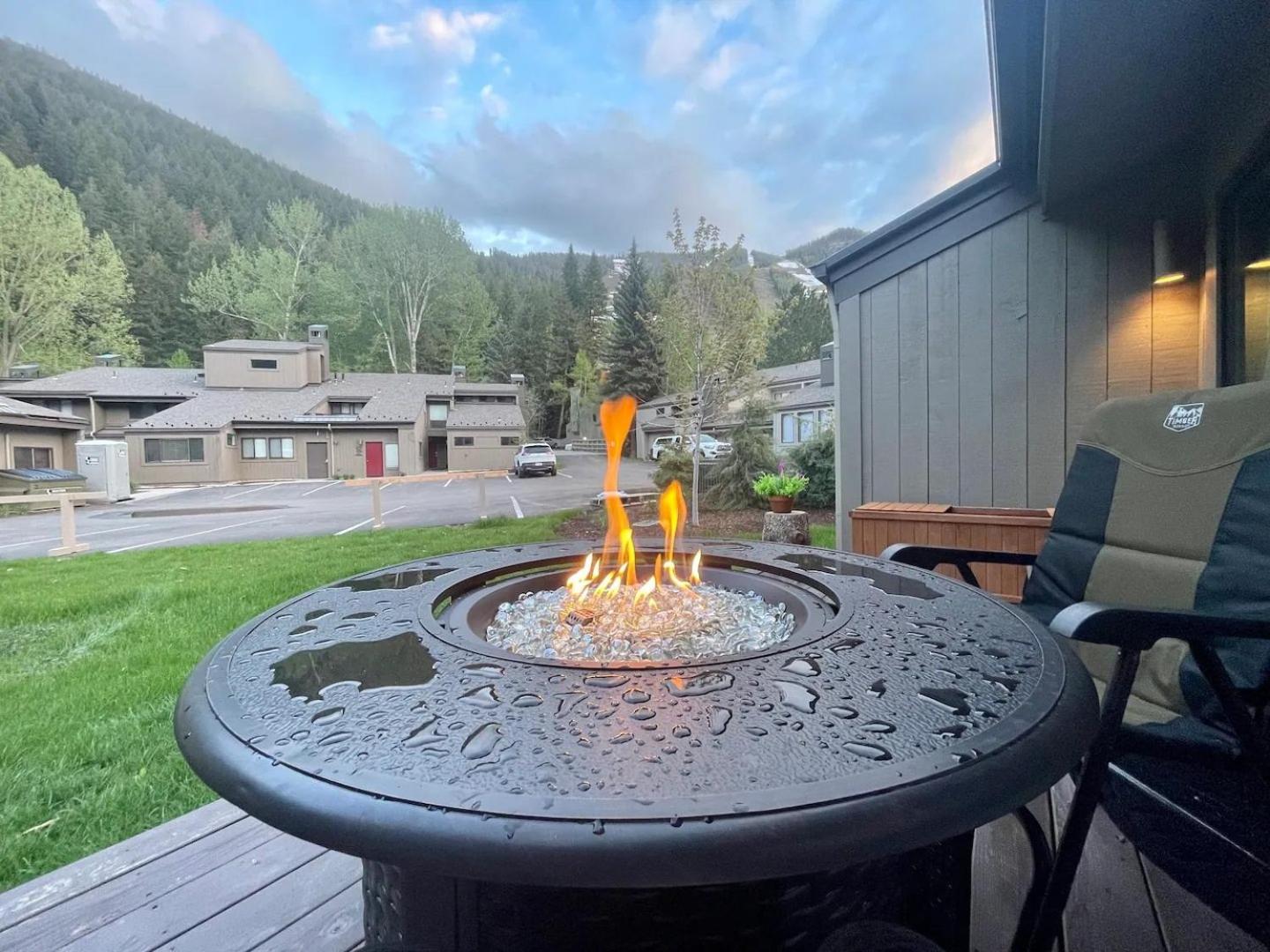 Ski-in/Ski-out to Baldy + Outdoor Pool