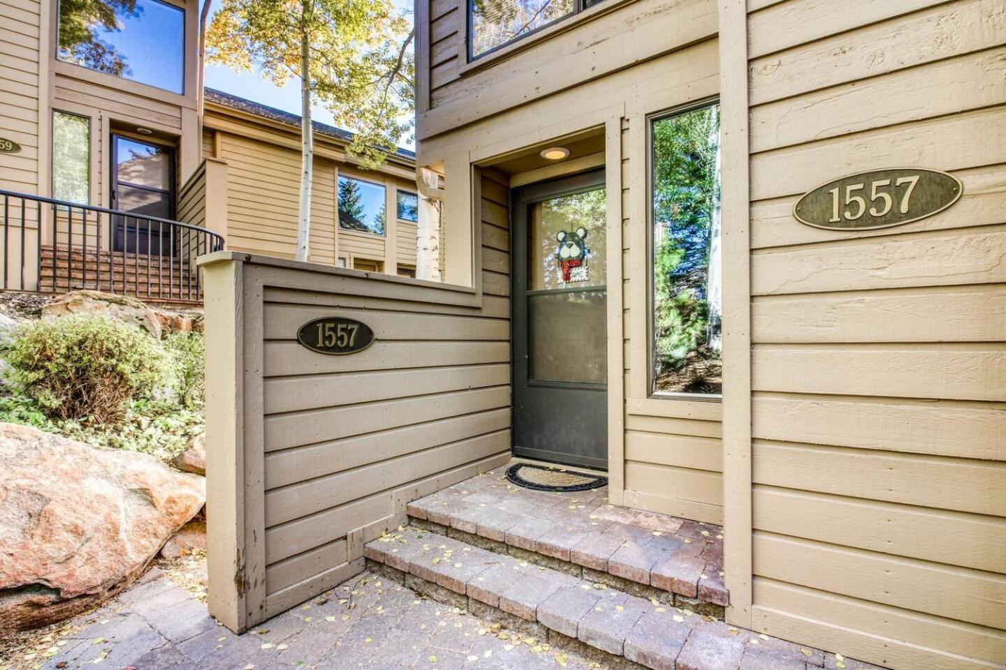 Snow Creek 1557 - Pool & Hot Tub + Ski-in/Ski-out