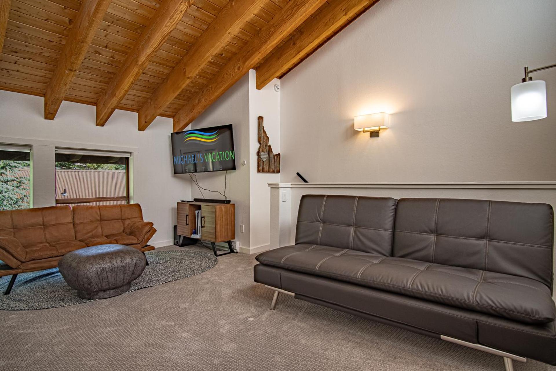 Downtown Ketchum Condo - Walk to Ski Lifts!
